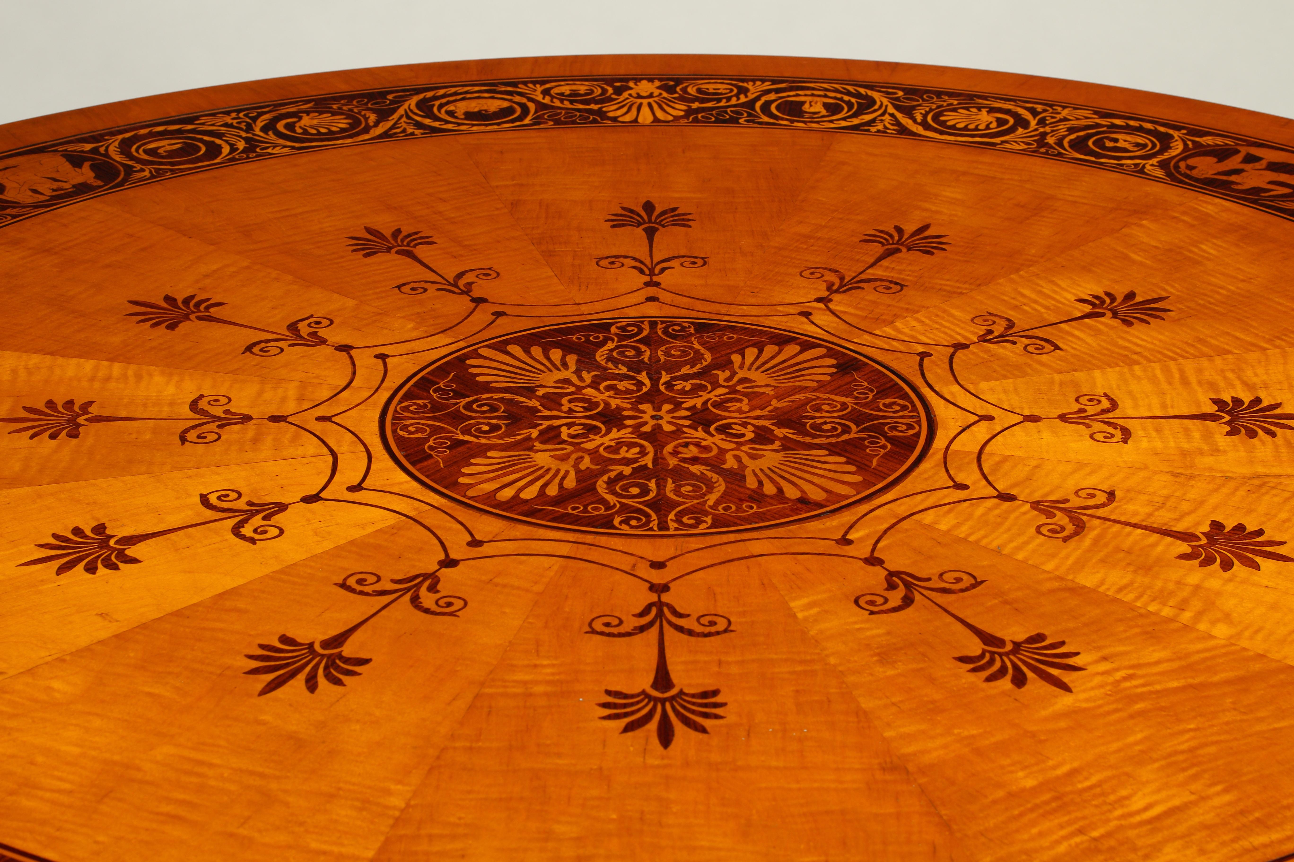 Français Table centrale de style Charles X, 19e siècle français en vente