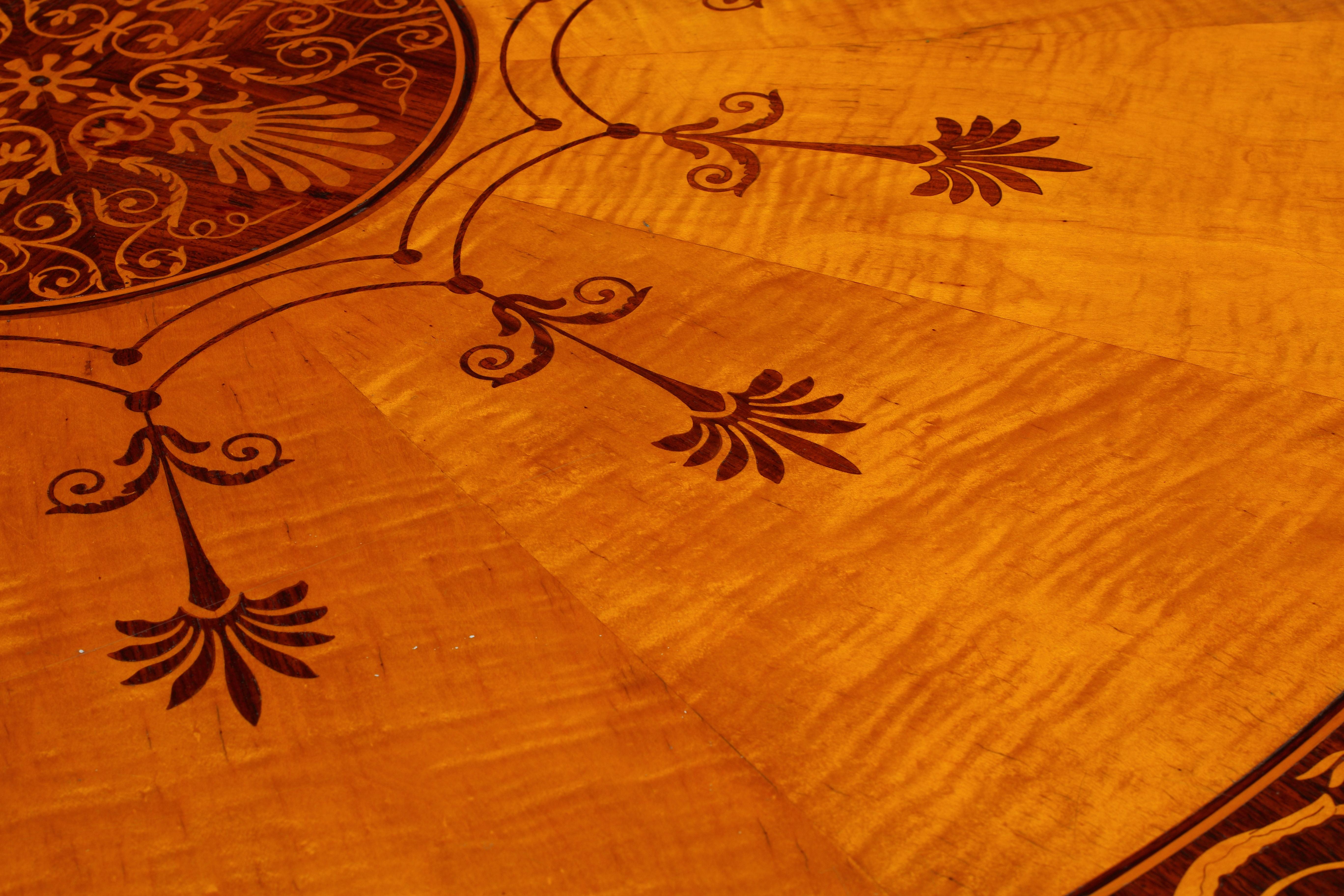 Bois Table centrale de style Charles X, 19e siècle français en vente