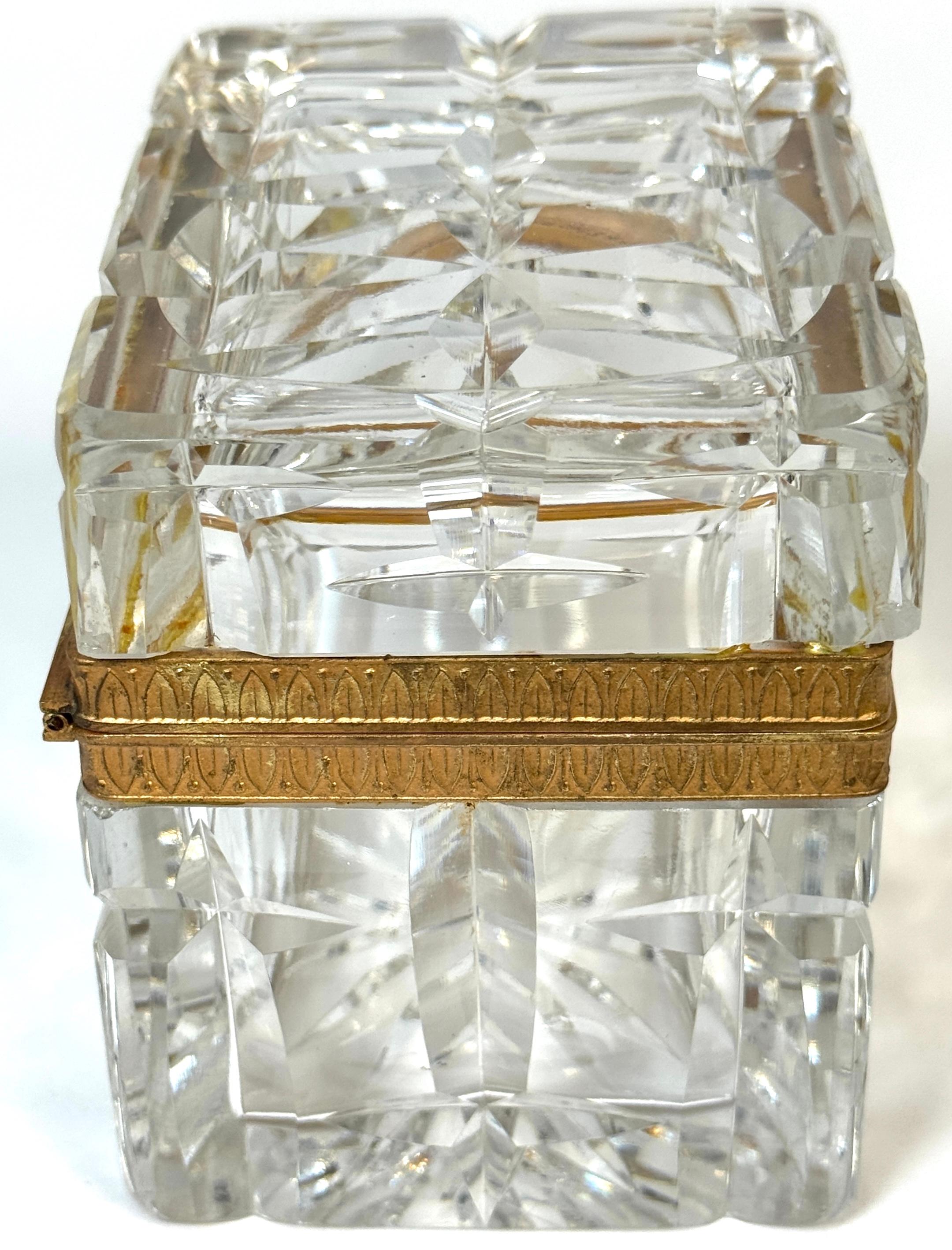 Charles X Stil Französisch Ormolu Optic Cut Crystal Box, signiert Lehmann Frankreich (Graviert) im Angebot