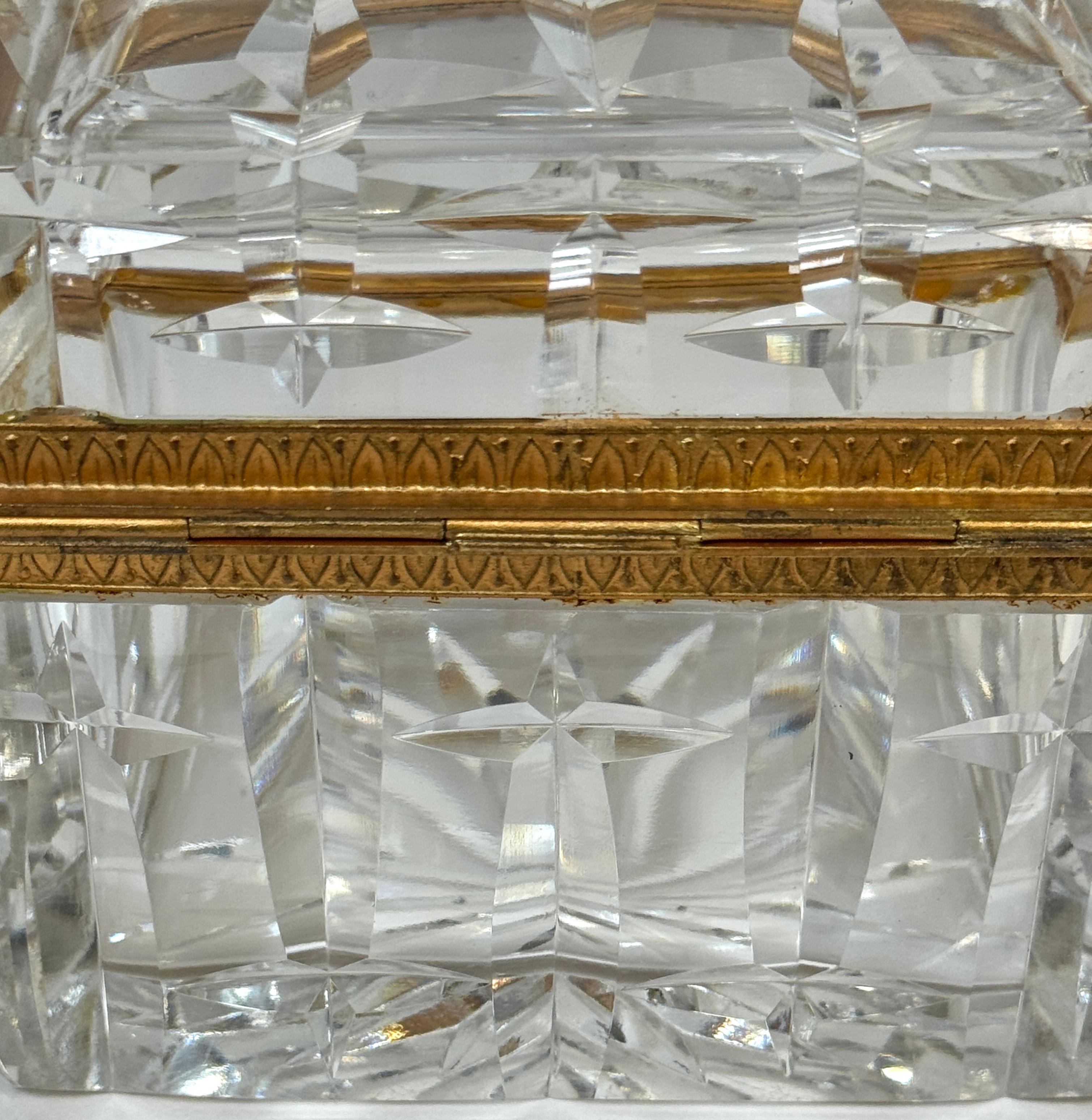 Charles X Stil Französisch Ormolu Optic Cut Crystal Box, signiert Lehmann Frankreich (Kristall) im Angebot