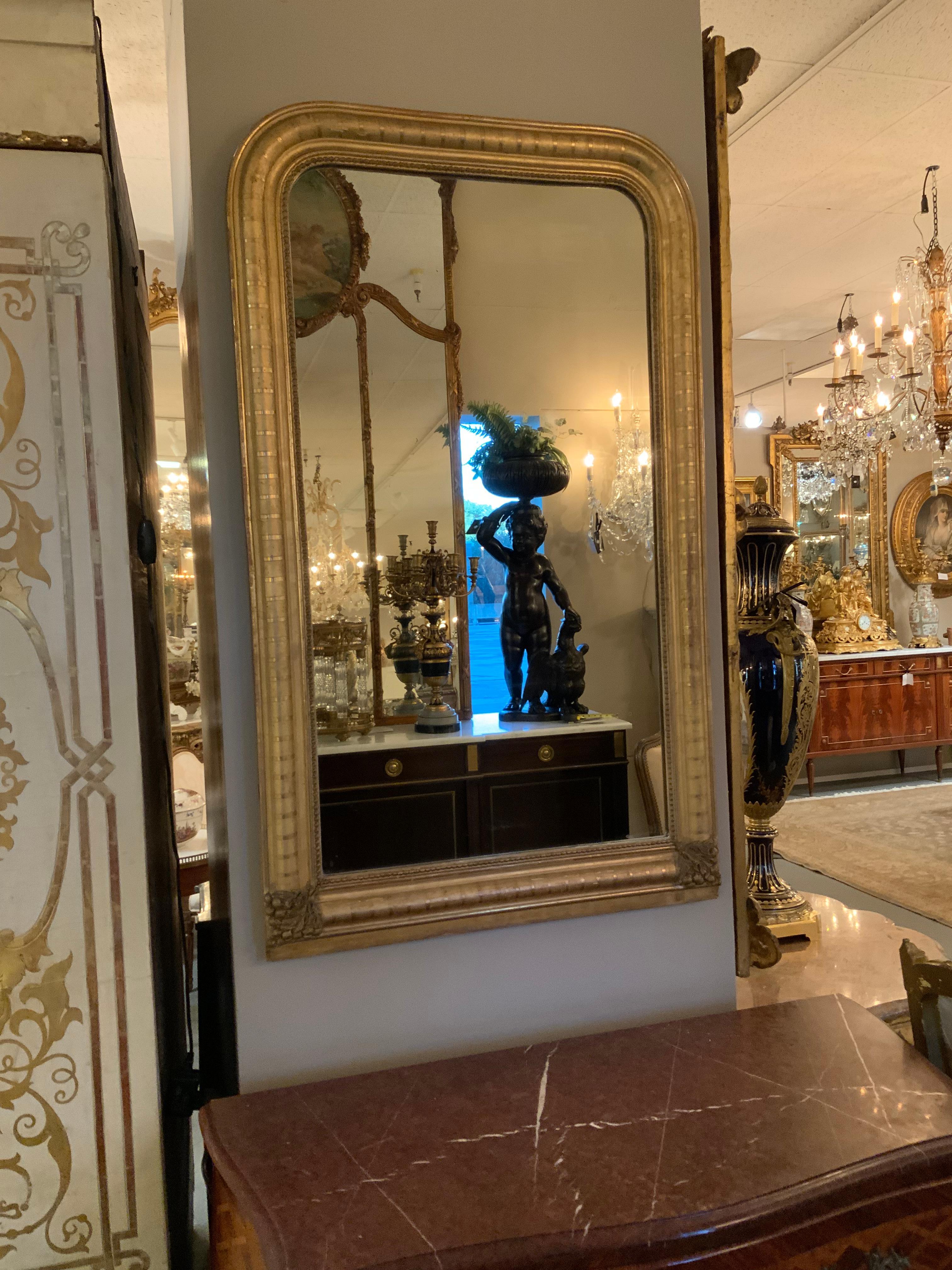 Specchio antico in legno dorato in stile Charles X In condizioni buone in vendita a Houston, TX