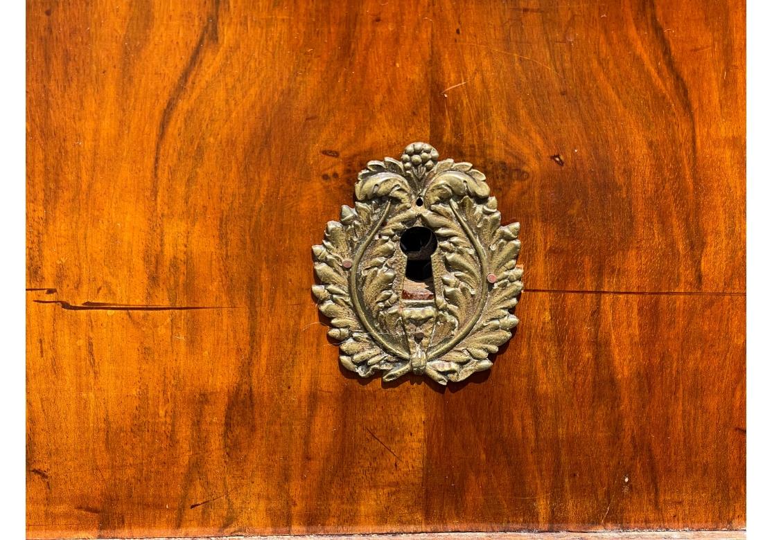 Cassettiera in mogano in stile Charles X con piano in pietra per il restauro in vendita 5