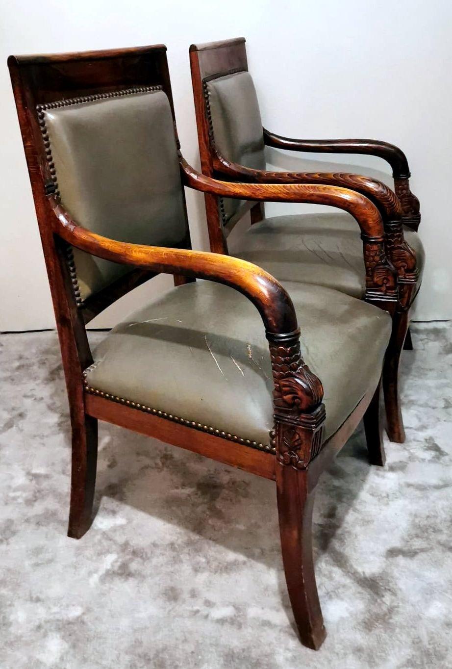 Paar französische „Antike Meister“-Stühle im Stil von Charles X. aus Holz und Cuoio im Zustand „Gut“ im Angebot in Prato, Tuscany