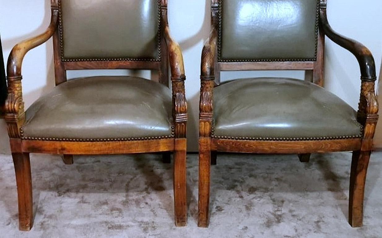 Paar französische „Antike Meister“-Stühle im Stil von Charles X. aus Holz und Cuoio im Angebot 2