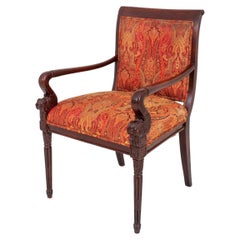 Chaise à accoudoirs à volutes de style Charles X