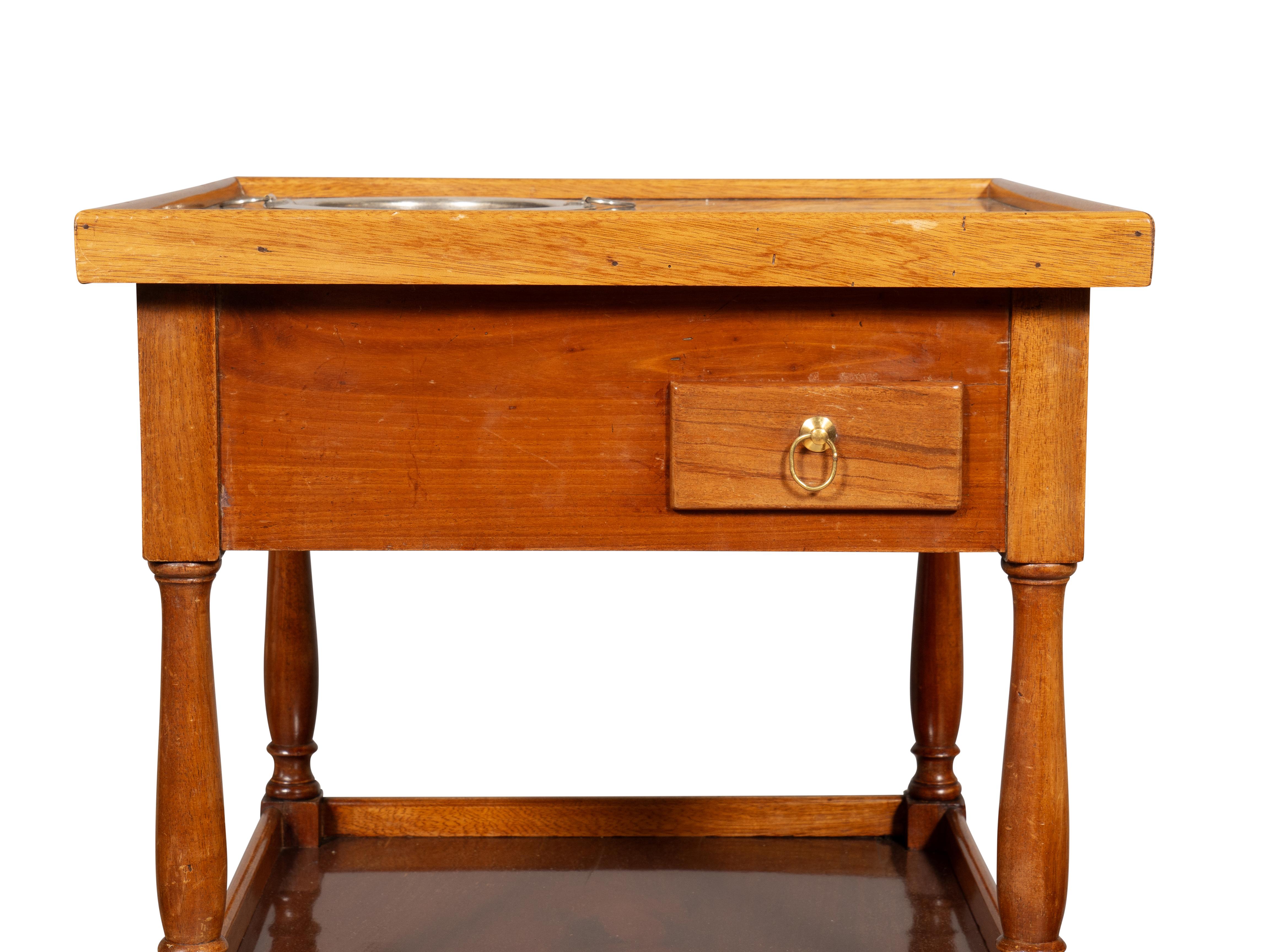 Mesa de bebidas Charles X de nogal en venta 5