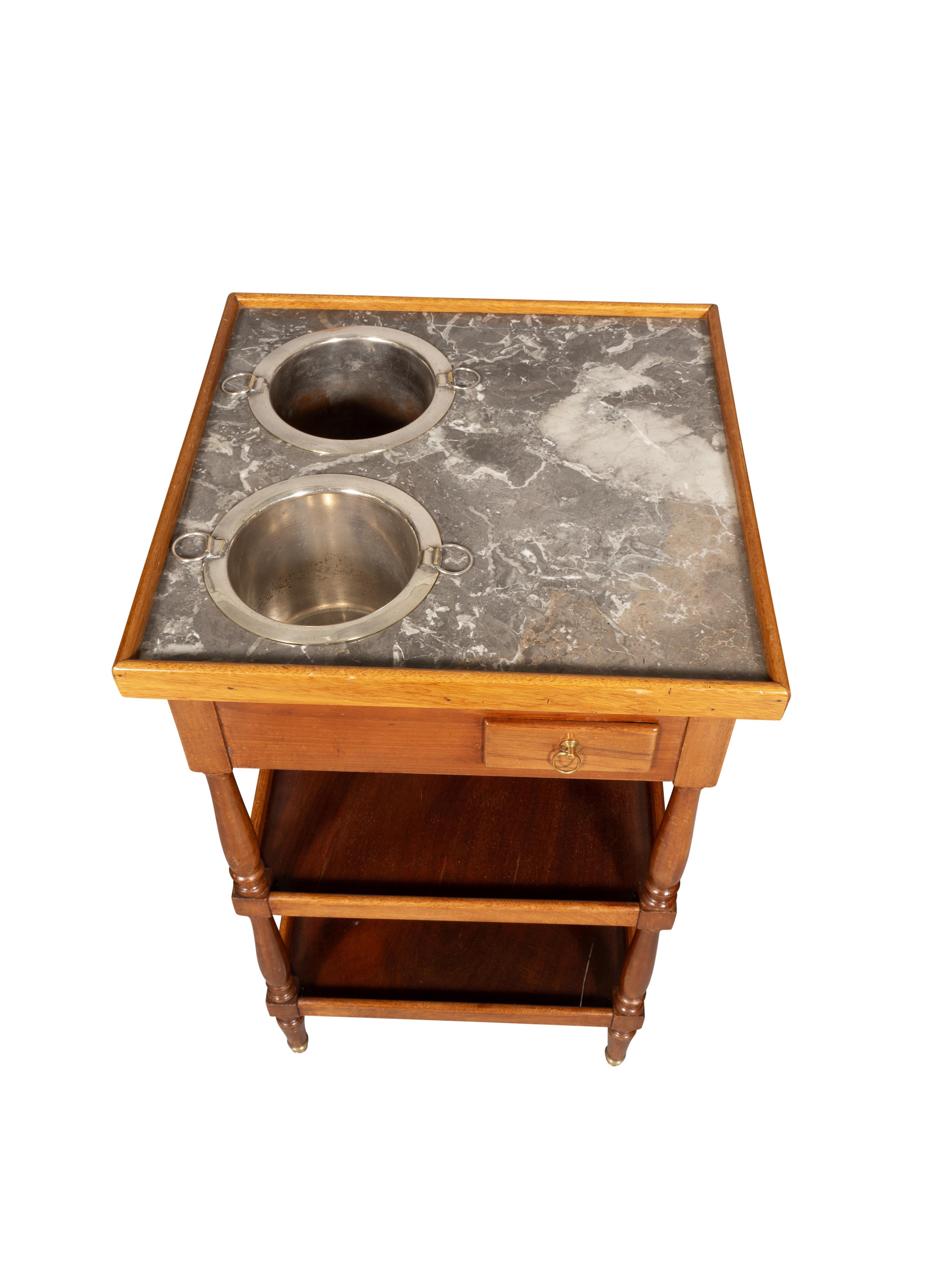 Mesa de bebidas Charles X de nogal Carlos X en venta