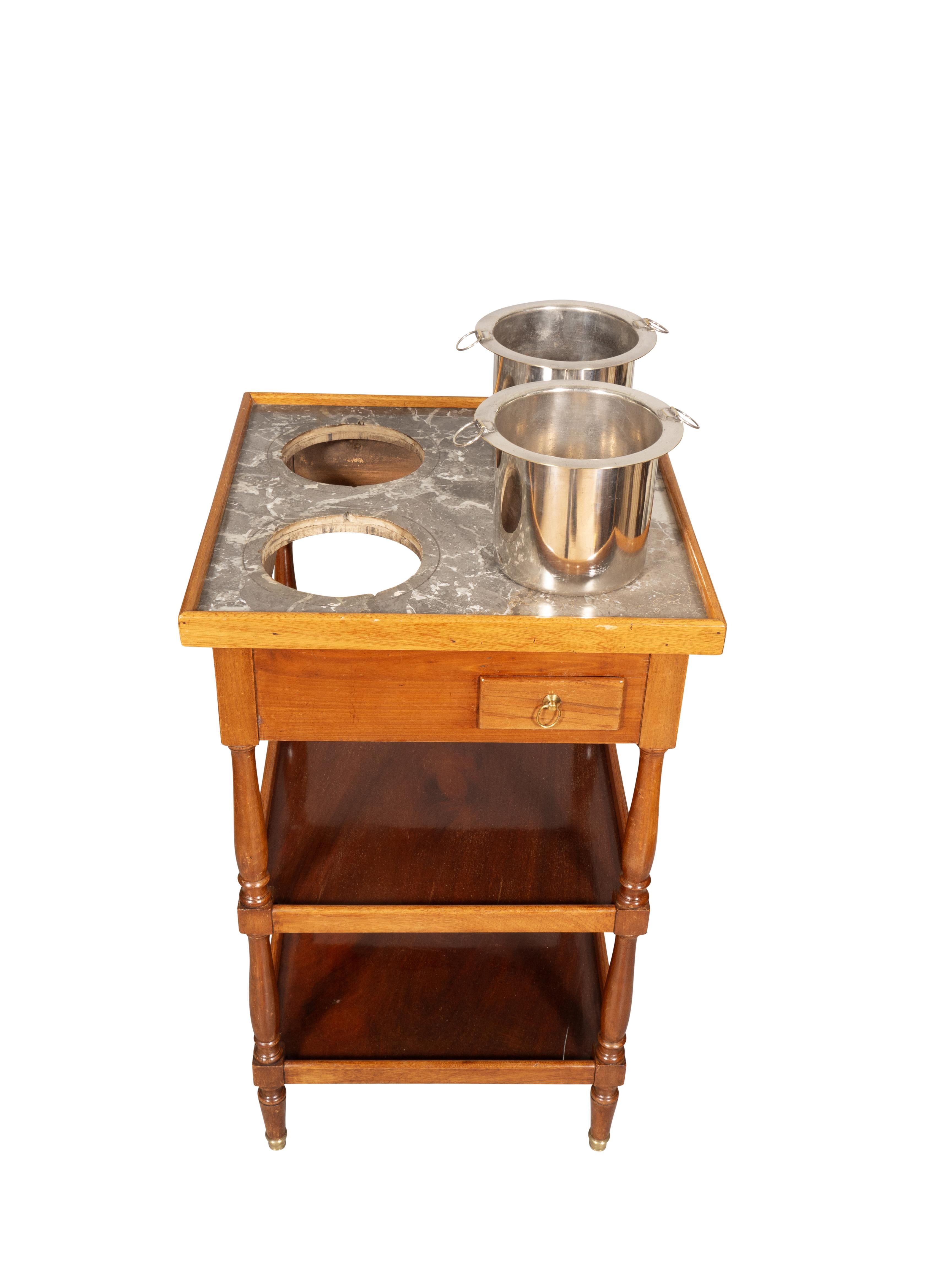 Mesa de bebidas Charles X de nogal en venta 2
