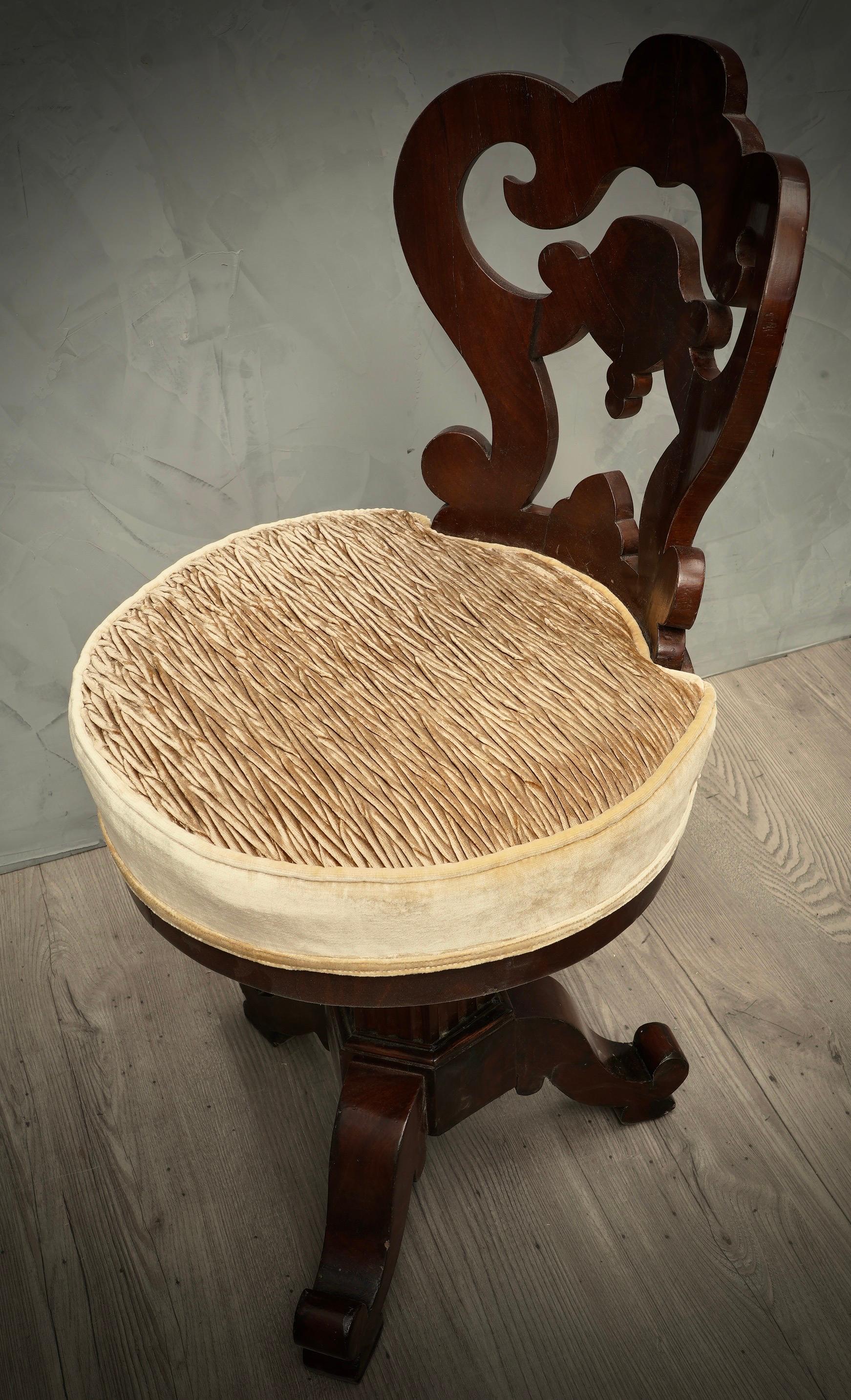 Charles X Walnut Velvet Italian Swivel Chair, 1830 In Good Condition For Sale In Rome, IT