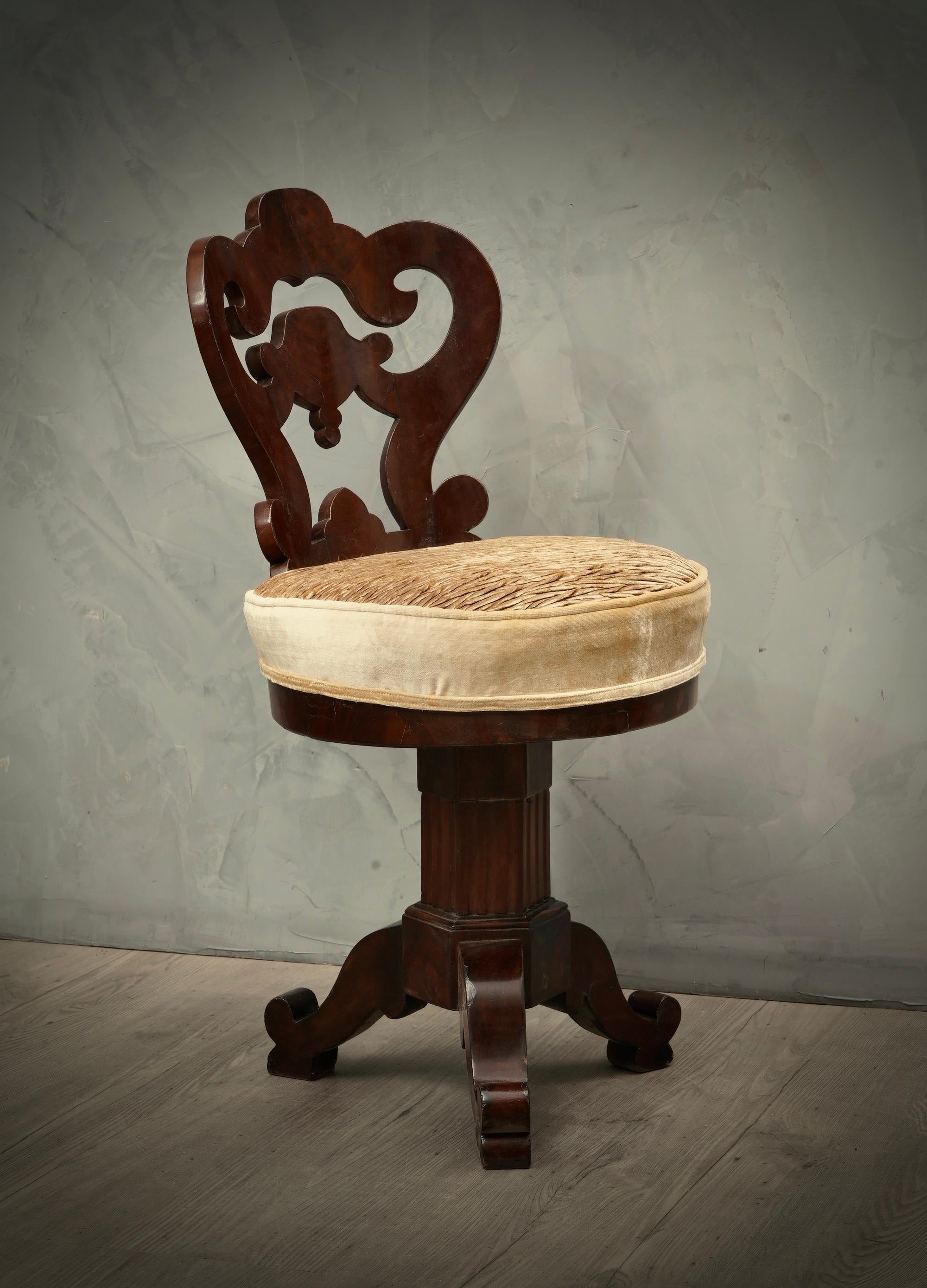 Charles X Walnut Velvet Italian Swivel Chair, 1830 For Sale 3
