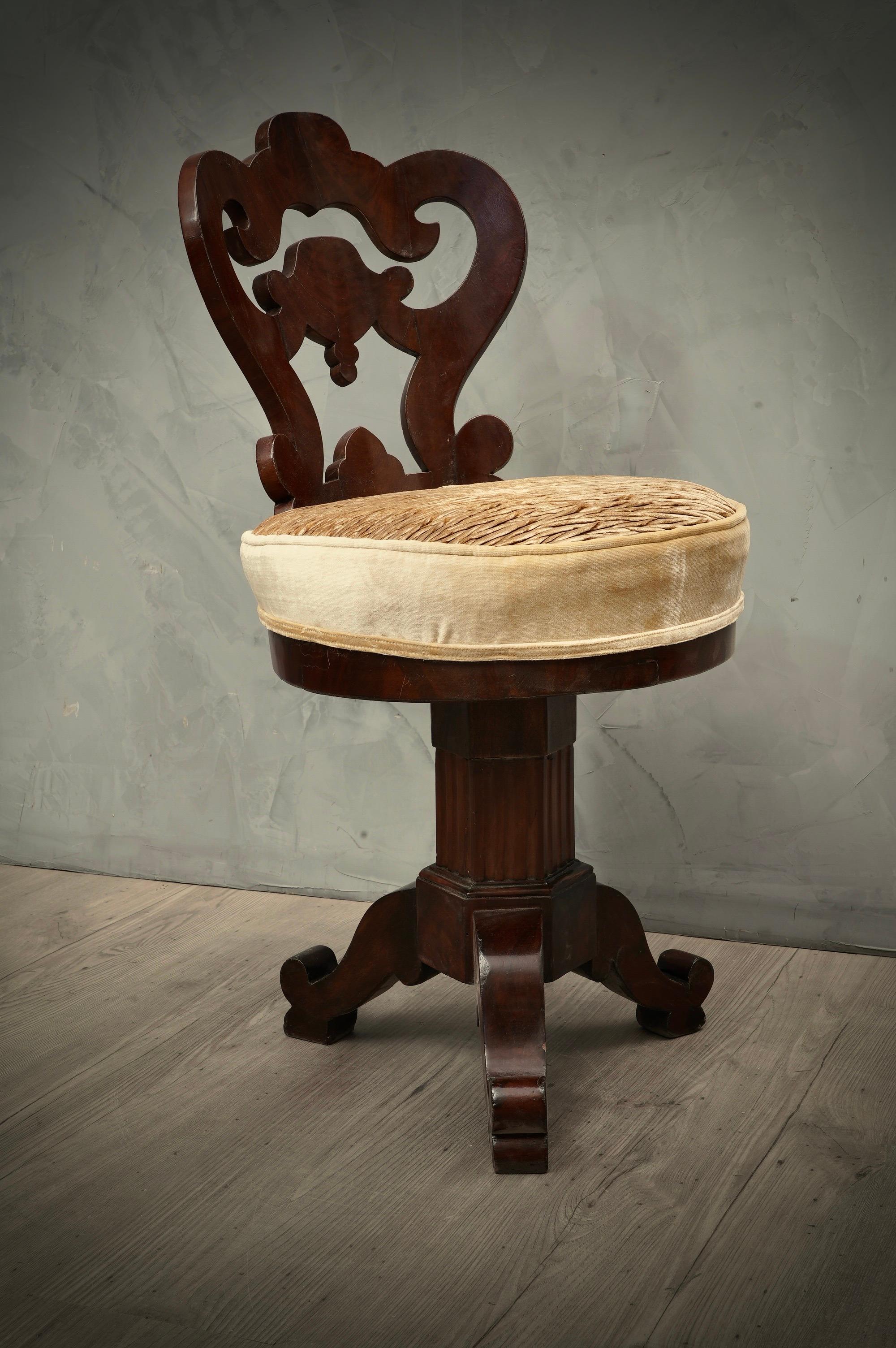 Charles X Walnut Velvet Italian Swivel Chair, 1830 For Sale 4