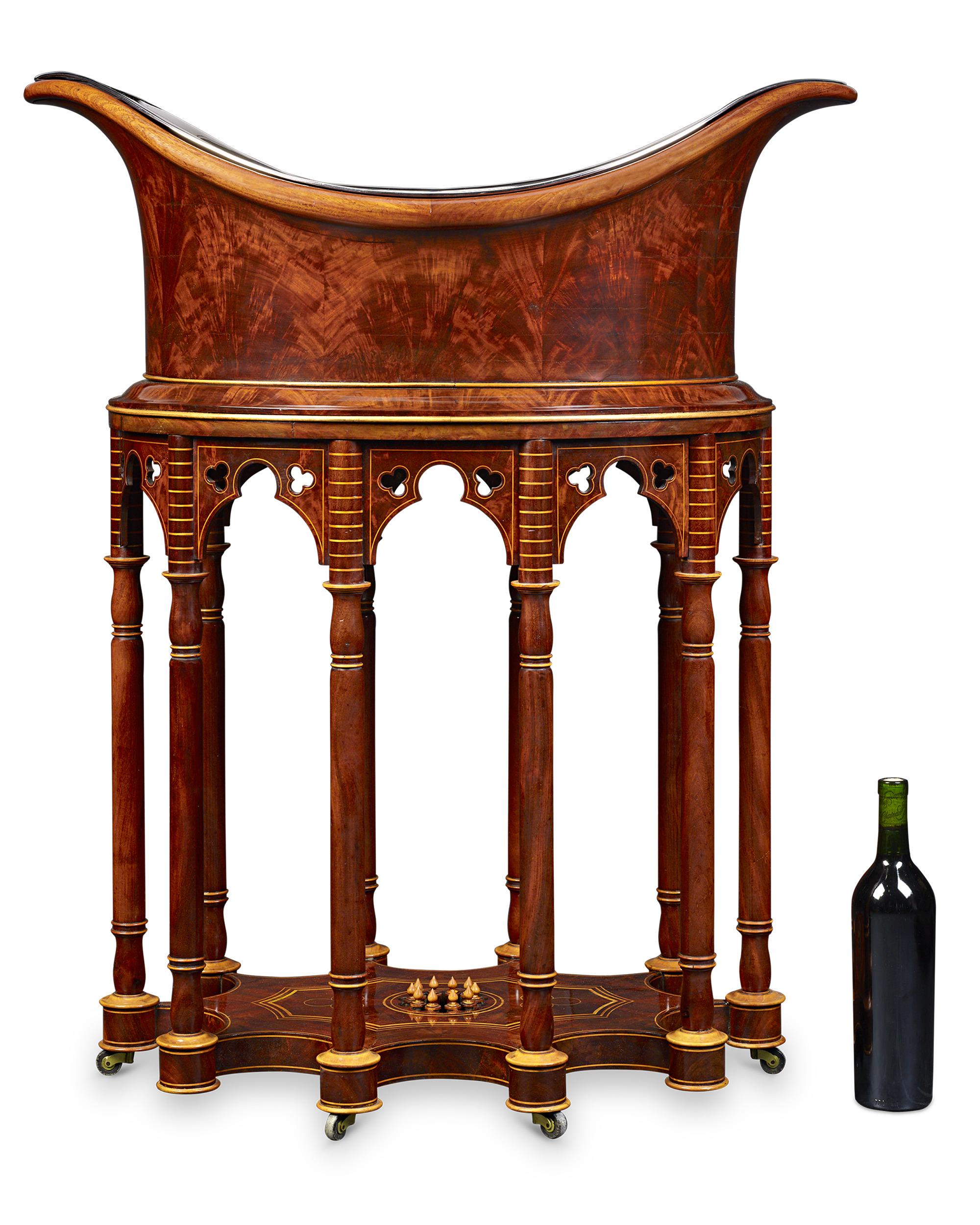 Charles X Weinkühler oder Jardinière
CIRCA 1830

Dieser atemberaubende französische Weinkühler spiegelt den künstlerischen Ehrgeiz und die technische Raffinesse wider, die die Ära Charles X. prägten. Der Sockel aus Mahagoniholz und die monumentale