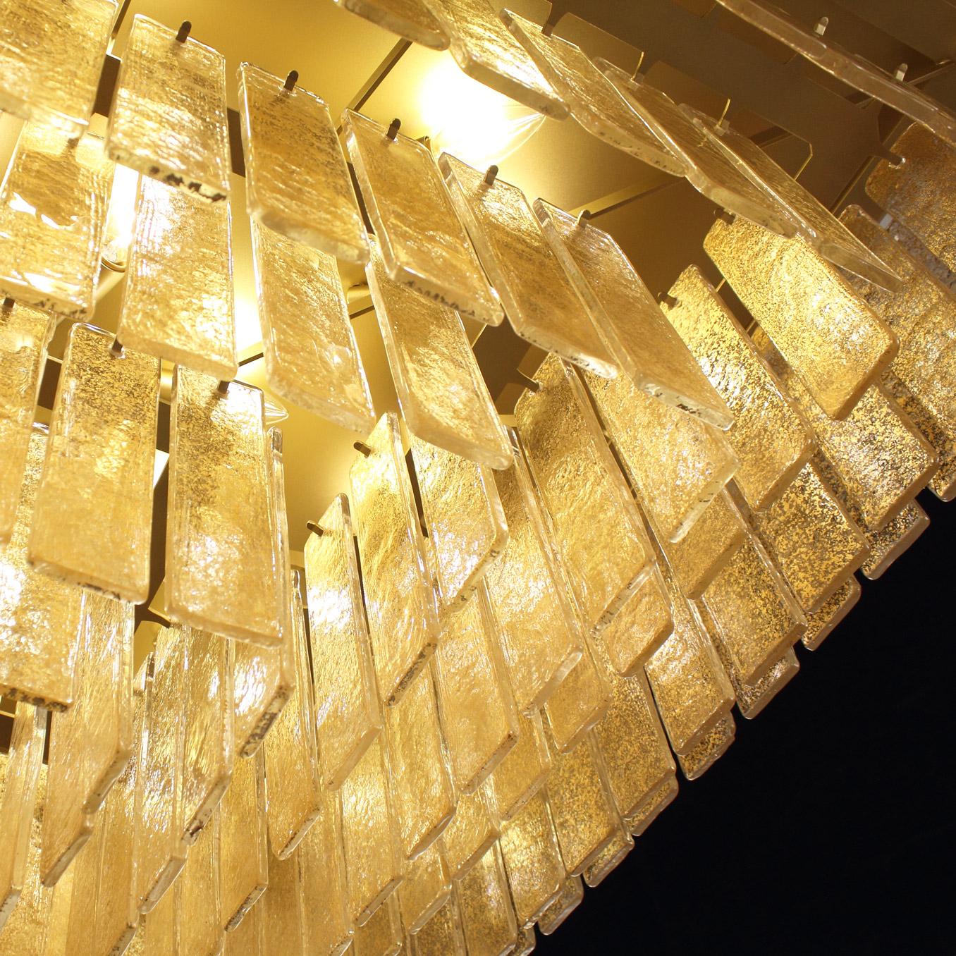 Charleston ceiling light, gold glass listels, liquid gold squared fixture by Multiforme
The modern style ceiling light Charleston, from our Progressive collection, is an extremely versatile lighting work that can be customized in many different