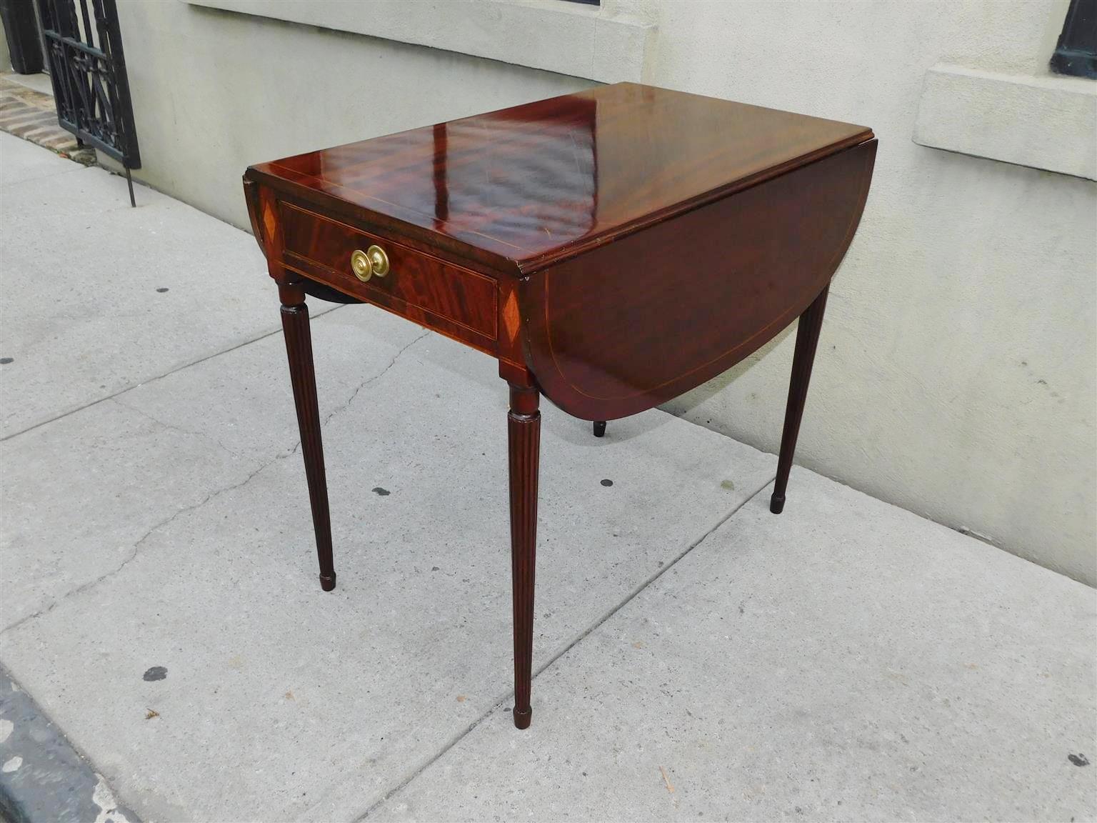Américain Table Pembroke en acajou Charleston à incrustation de diamants et à abattant, C.C. 1790 en vente
