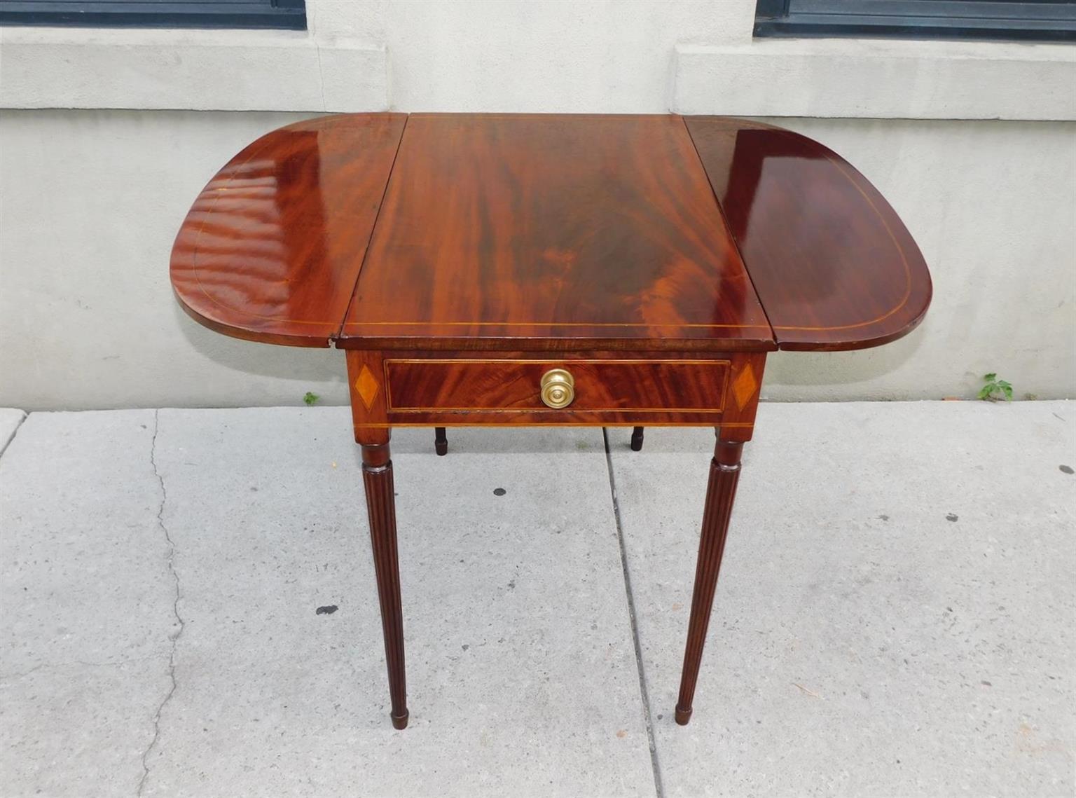 Fin du XVIIIe siècle Table Pembroke en acajou Charleston à incrustation de diamants et à abattant, C.C. 1790 en vente