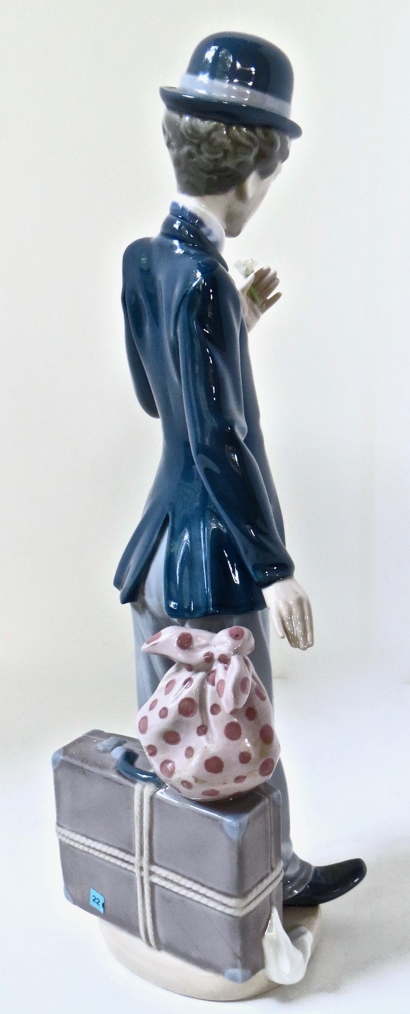 Espagnol Sculpture en porcelaine Charlie Chaplain de Lladro, Espagne, Représentation de Chaplain en Stance en vente