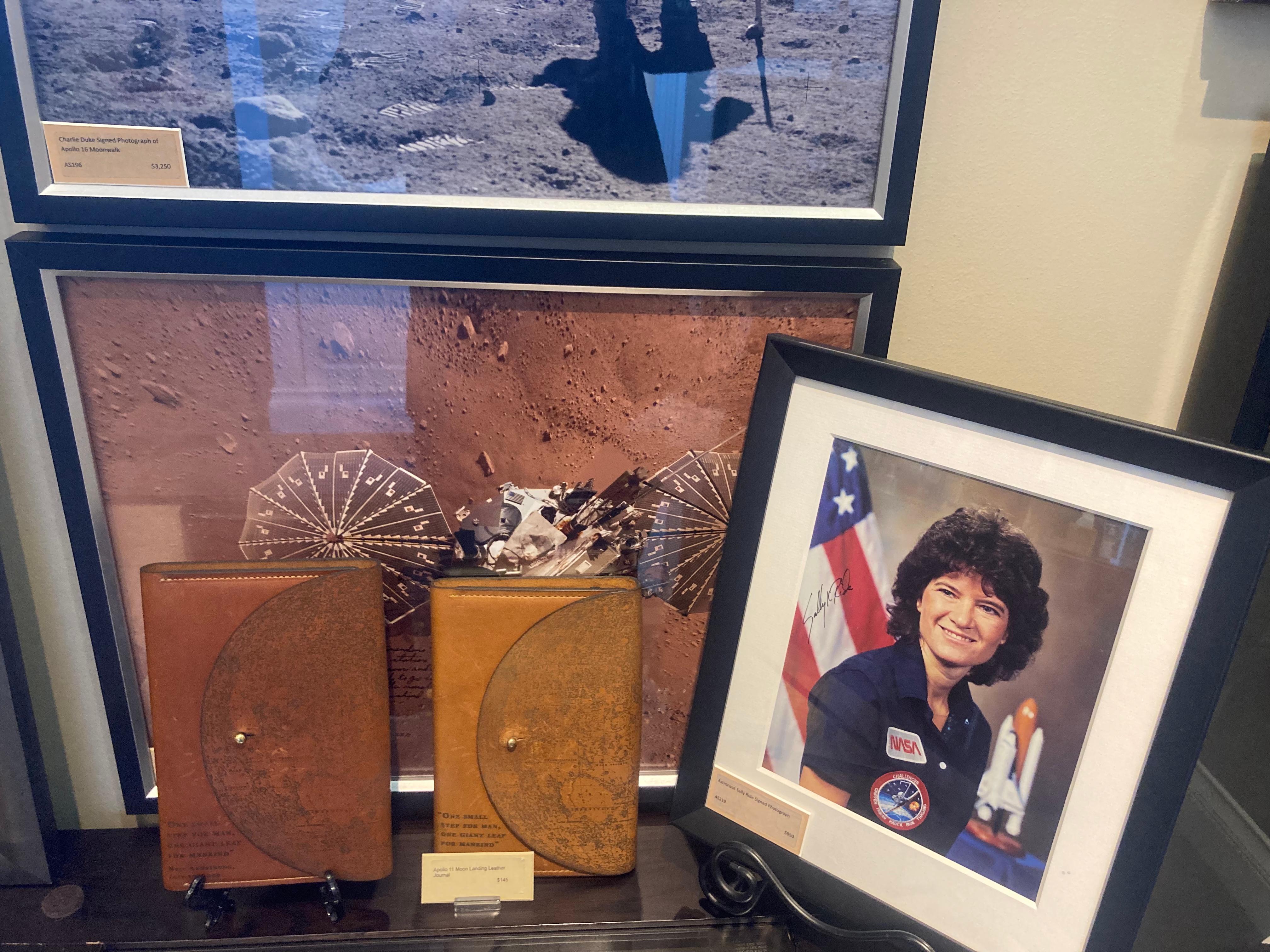 Charlie Duke Signed Photograph of the Phoenix Lander on Mars In Good Condition For Sale In Colorado Springs, CO