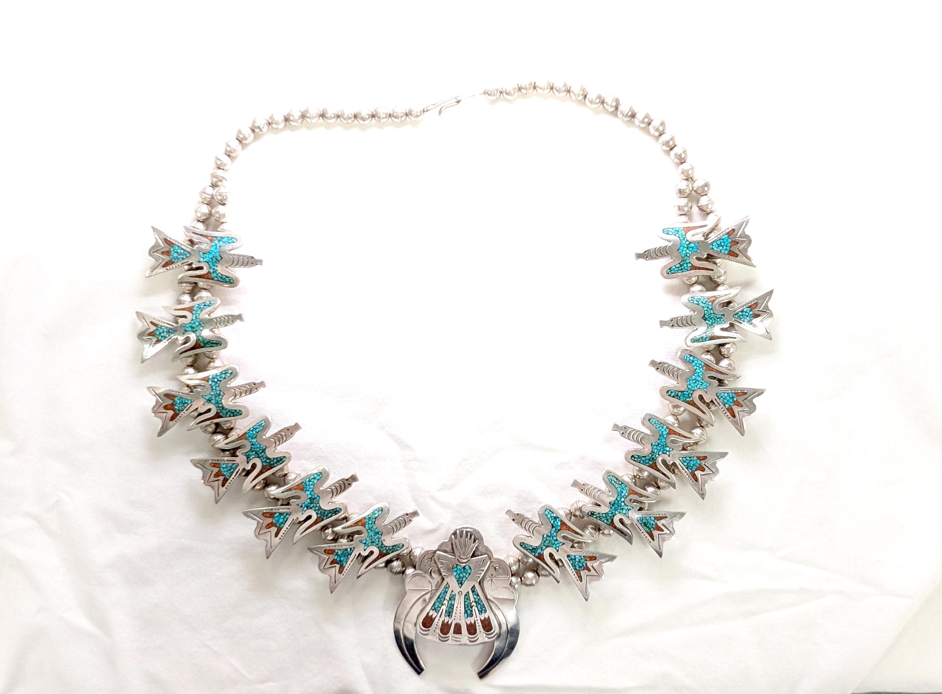 Charlie John Turquoise Coral Squash Blossom Necklace Navajo Sterling Silver




Genuine Charlie John Squash Blossom Necklace

Turquoise and Coral Chip Inlay 

Design Features Peyote Birds and with Teepee Naja Pendant


Charlie John is a Navajo