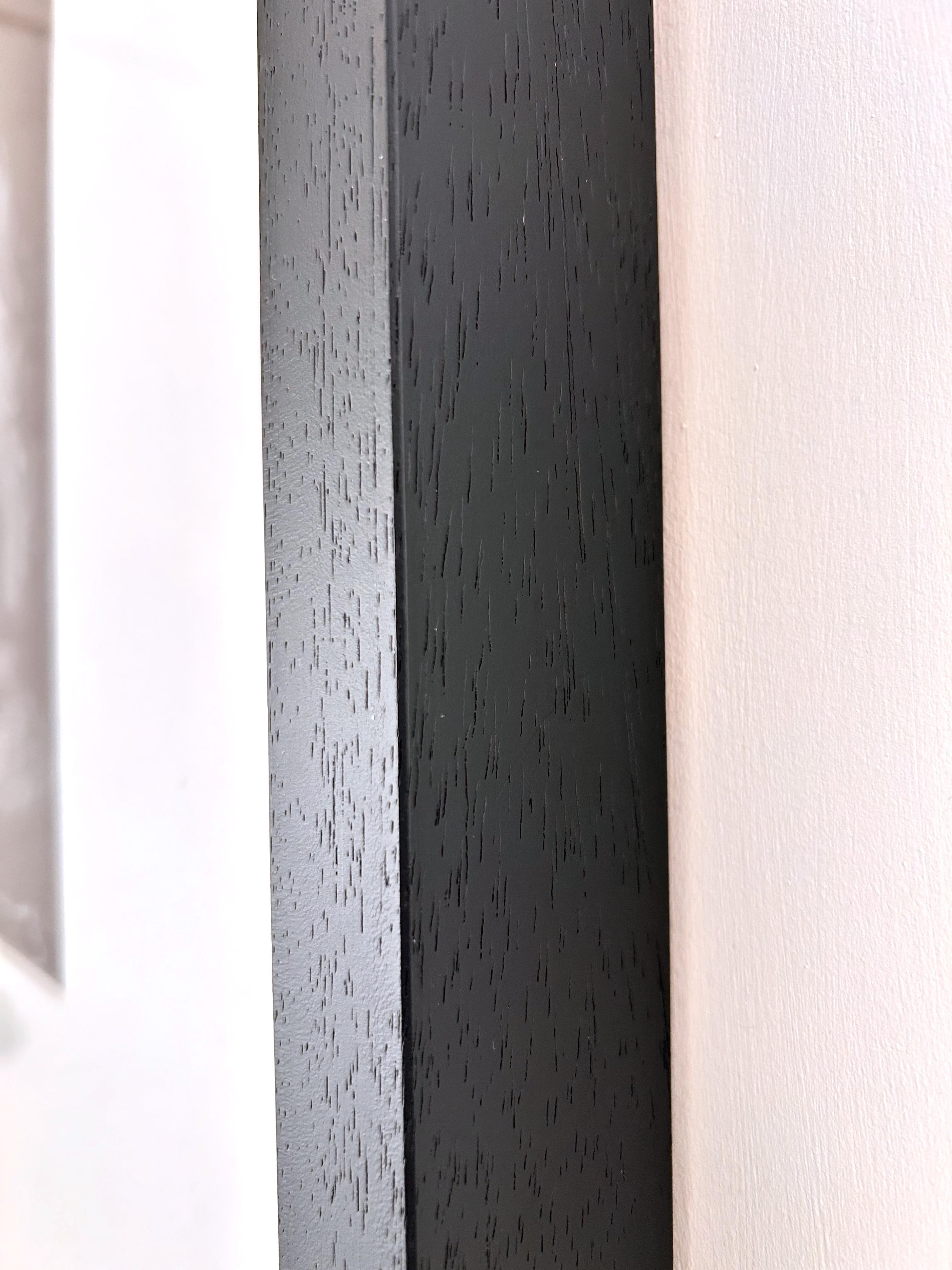 Mädchen trinkend-gegenständlich, zeitgenössisch, original Kohle, weiblich, signiert, Cafe im Angebot 1