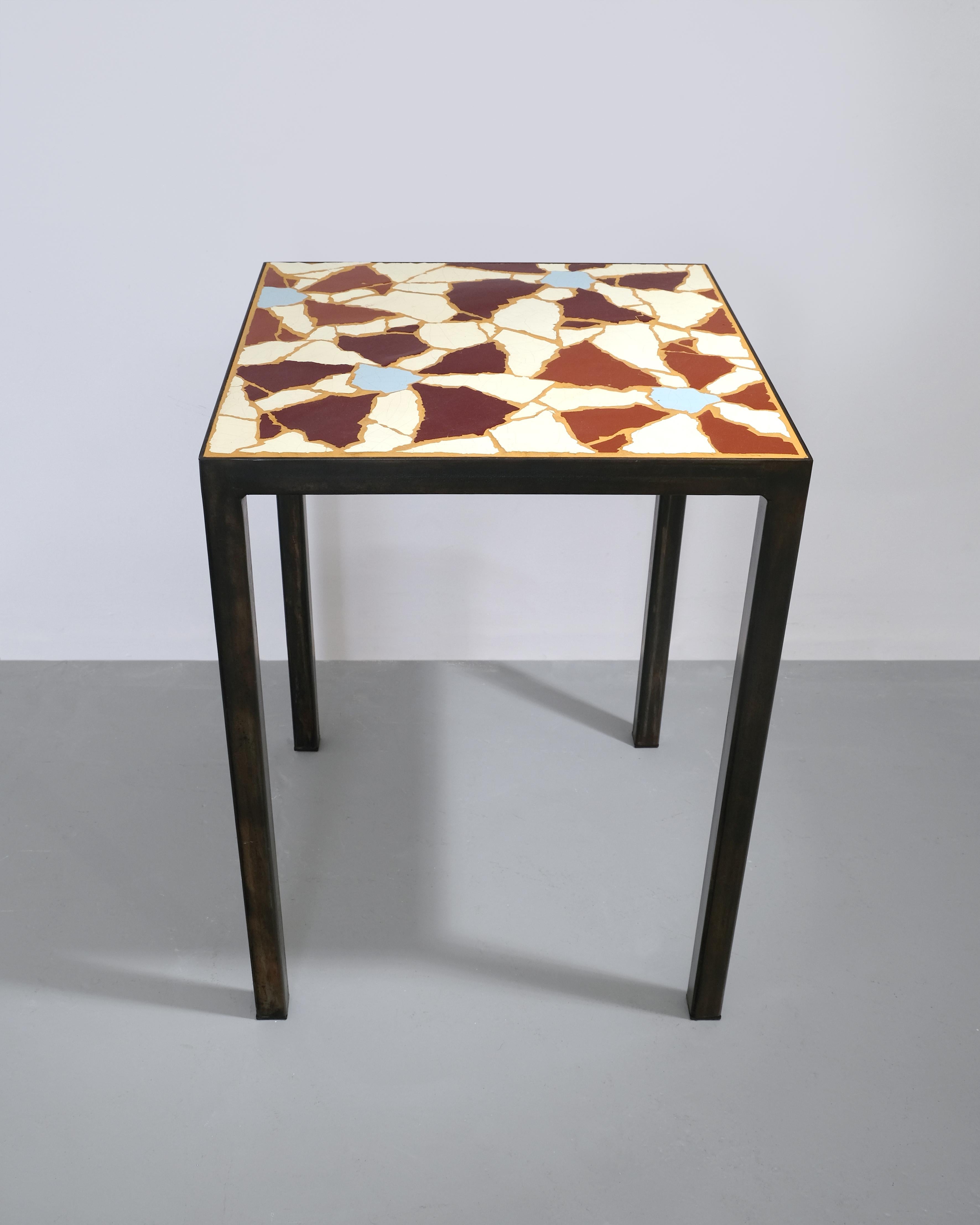 Charlie Sheppard   Mesa auxiliar cuadrada de mosaico hecha a mano Inglés en venta
