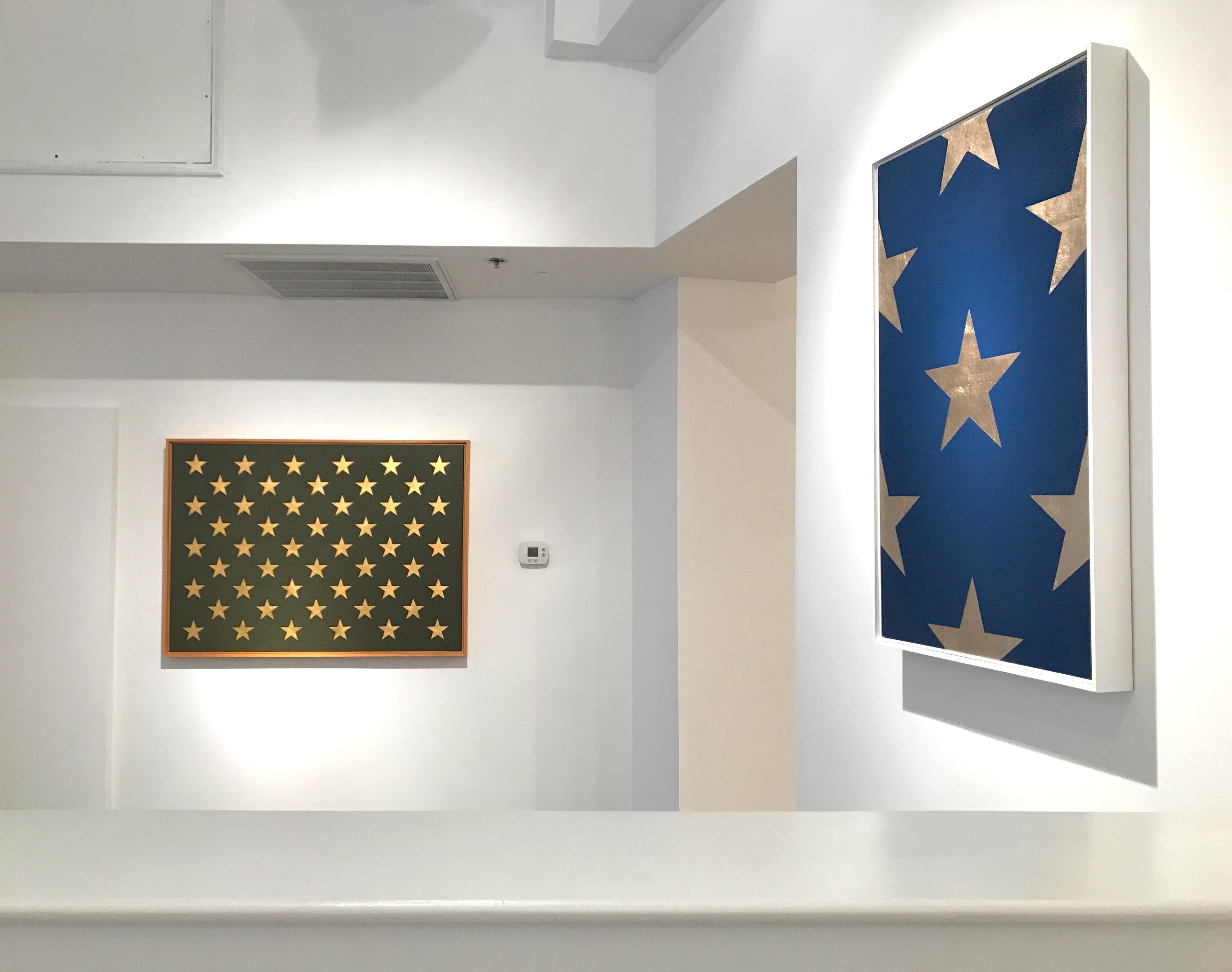 « Olive and Gold » canton olive and gold  Huile contemporaine Pop-Art Americana Star en or 23 carats et feuille d'or - Noir Abstract Painting par Charlotte Andry Gibbs