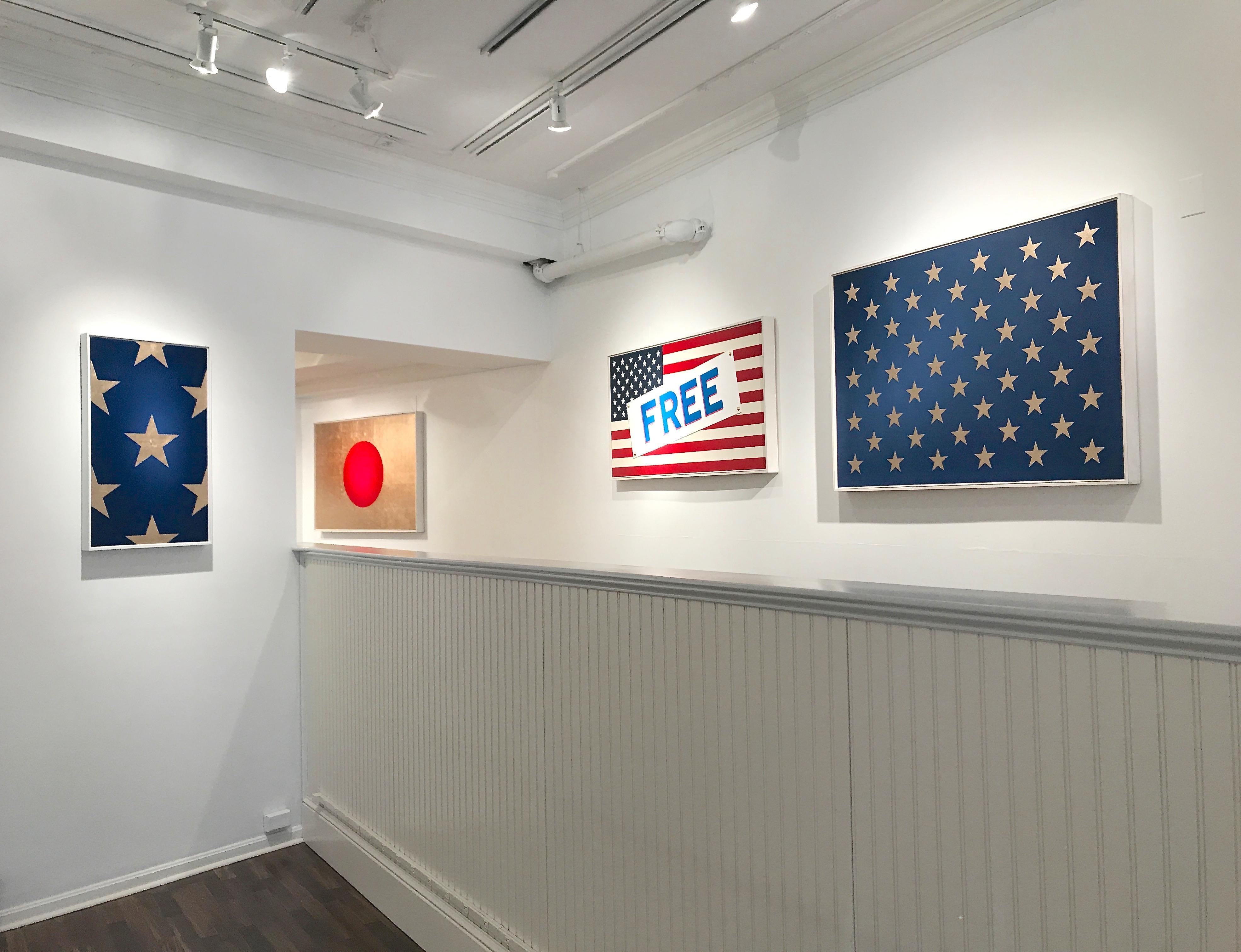 „Rising Sun“ Japanische Flagge POP, minimalistisch,23 Karat Blattgold /Öl Rot und Gold Gemälde – Painting von Charlotte Andry Gibbs