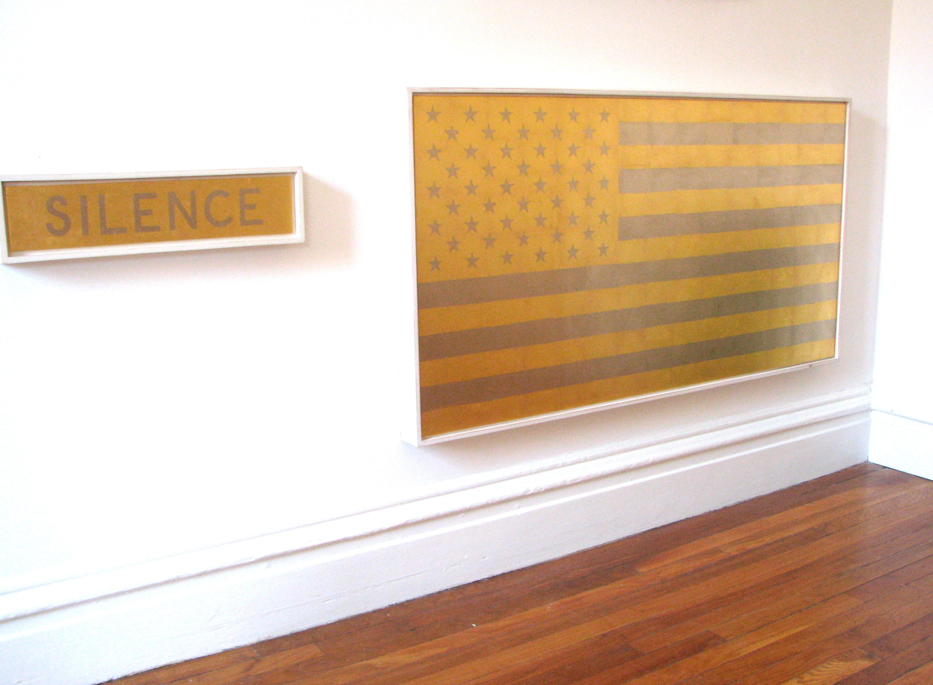 Abstract Painting de Charlotte Andry Gibbs - "SILENCIO" Pop-Art Moderno Contemporáneo Bandera de Oro de 23 quilates Pintura al Óleo Mínima