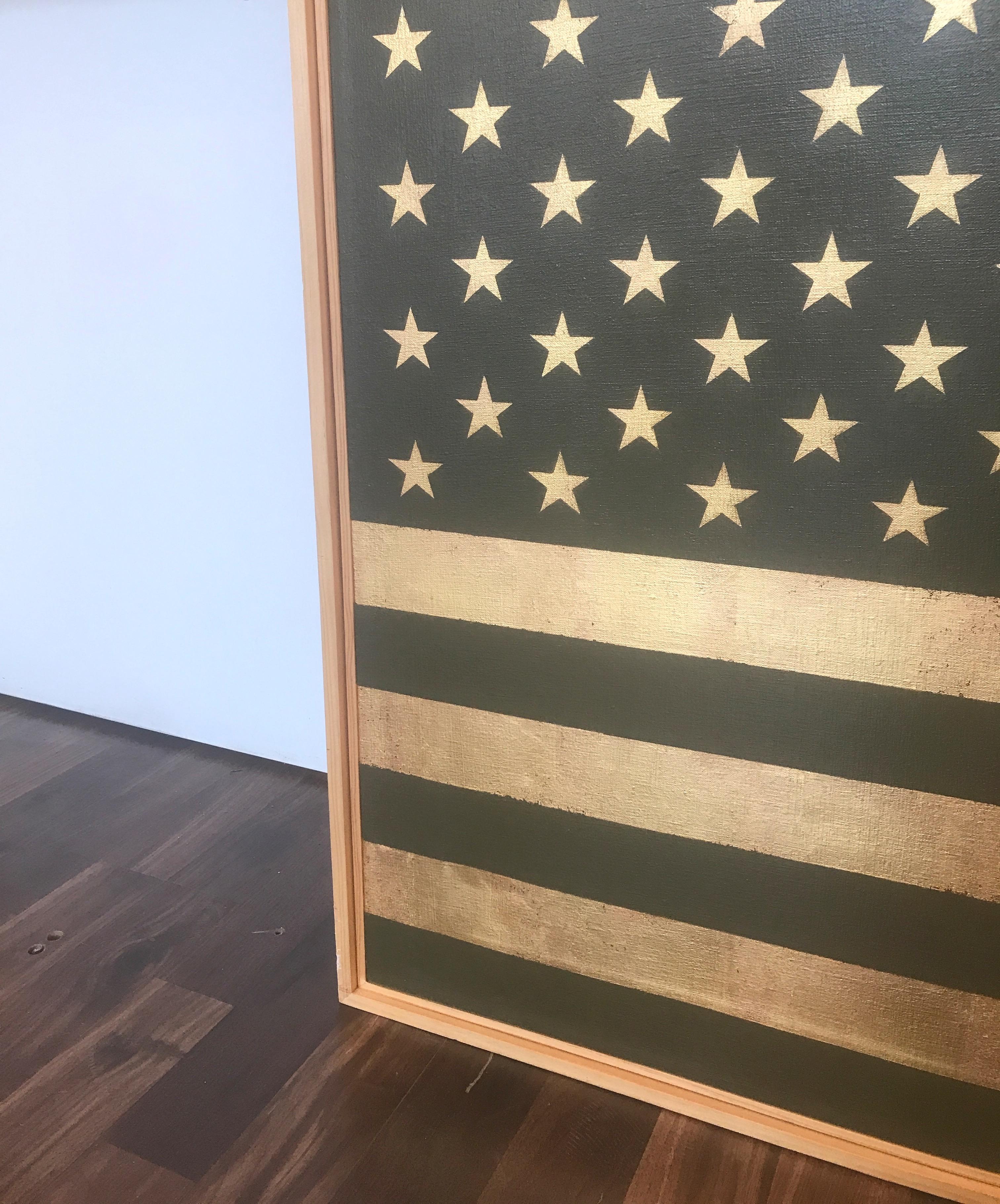 Le drapeau des États-Unis (live and gold)  Pop, Americana,  - Pop Art Painting par Charlotte Andry Gibbs