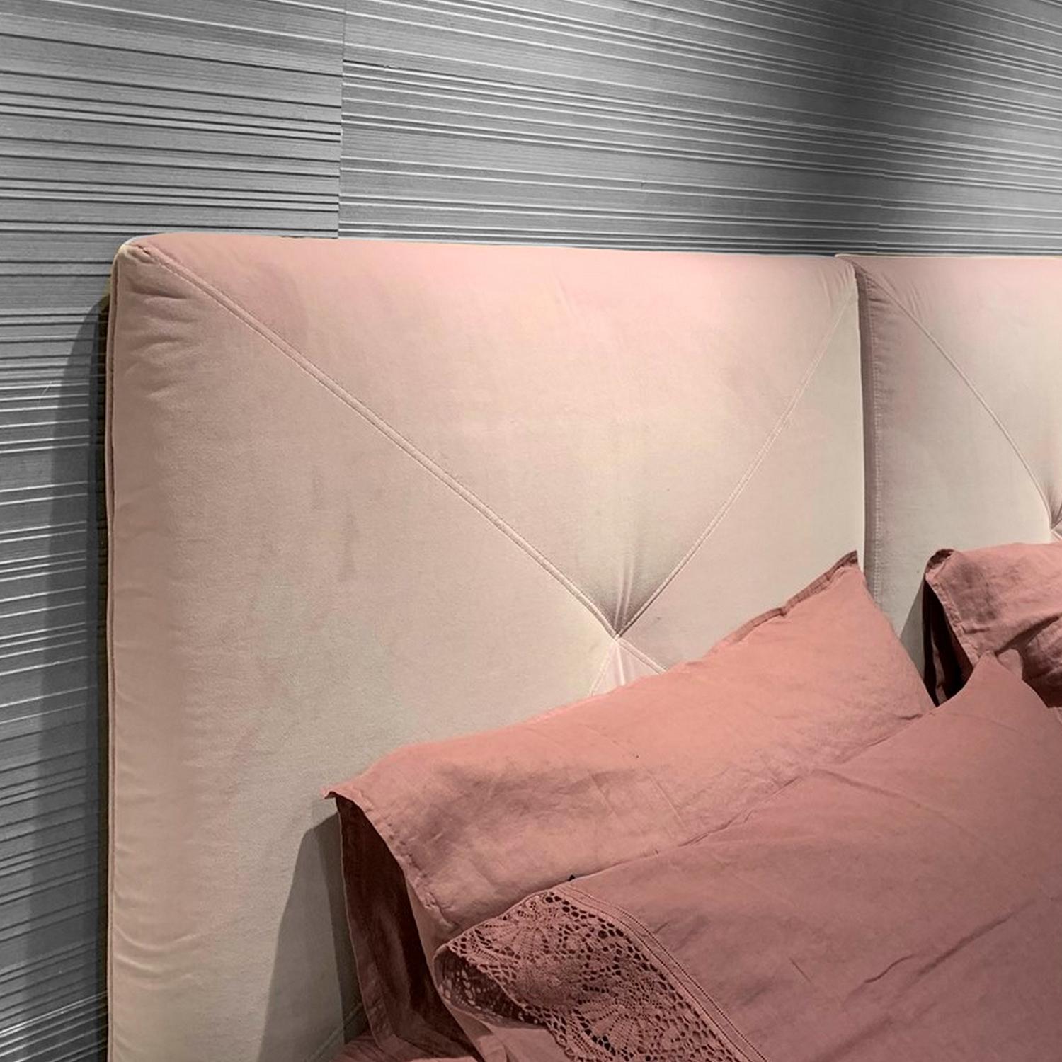 velvet pink bed