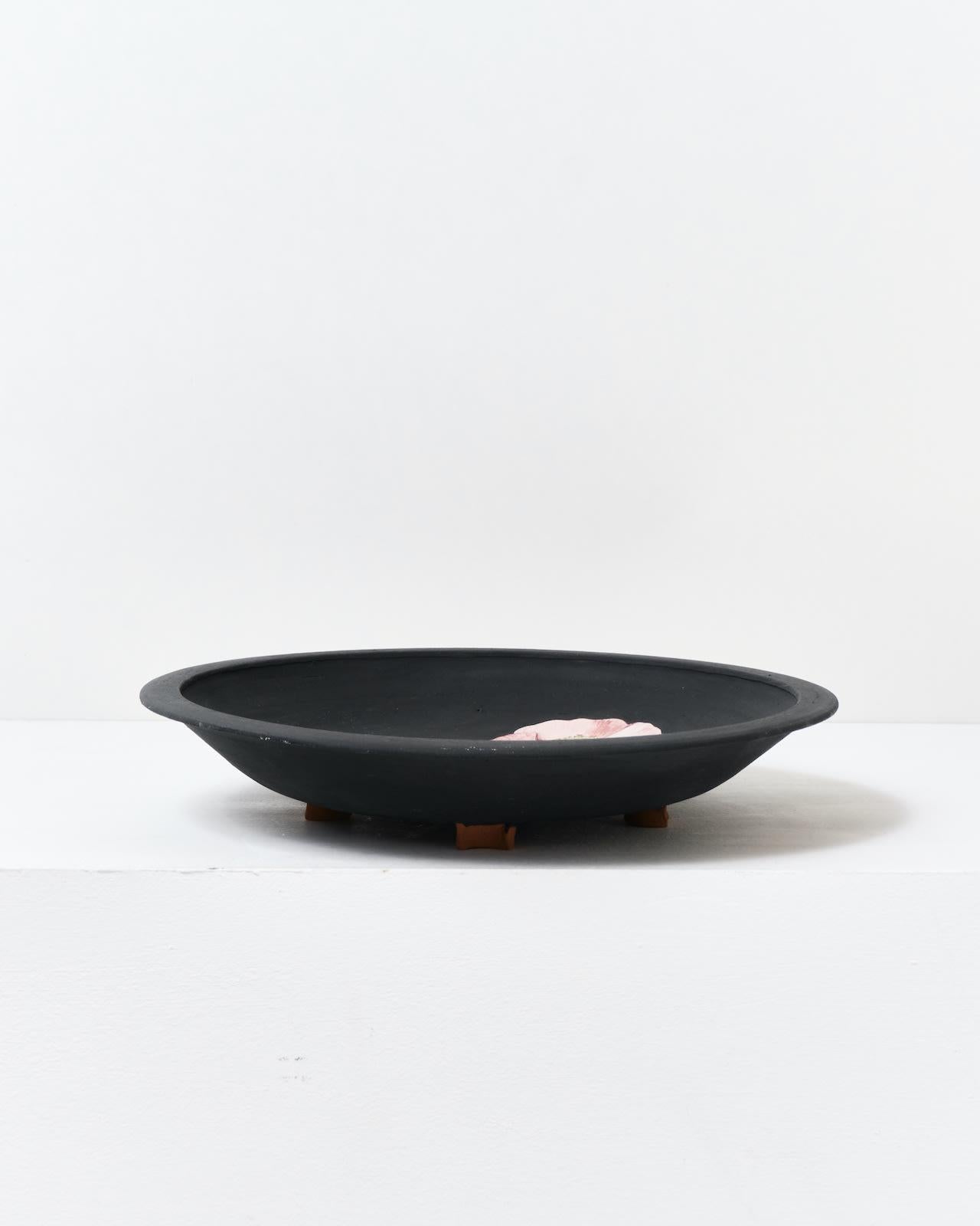 XXIe siècle et contemporain Charlotte McLeish, Plat avec fleurs en vente