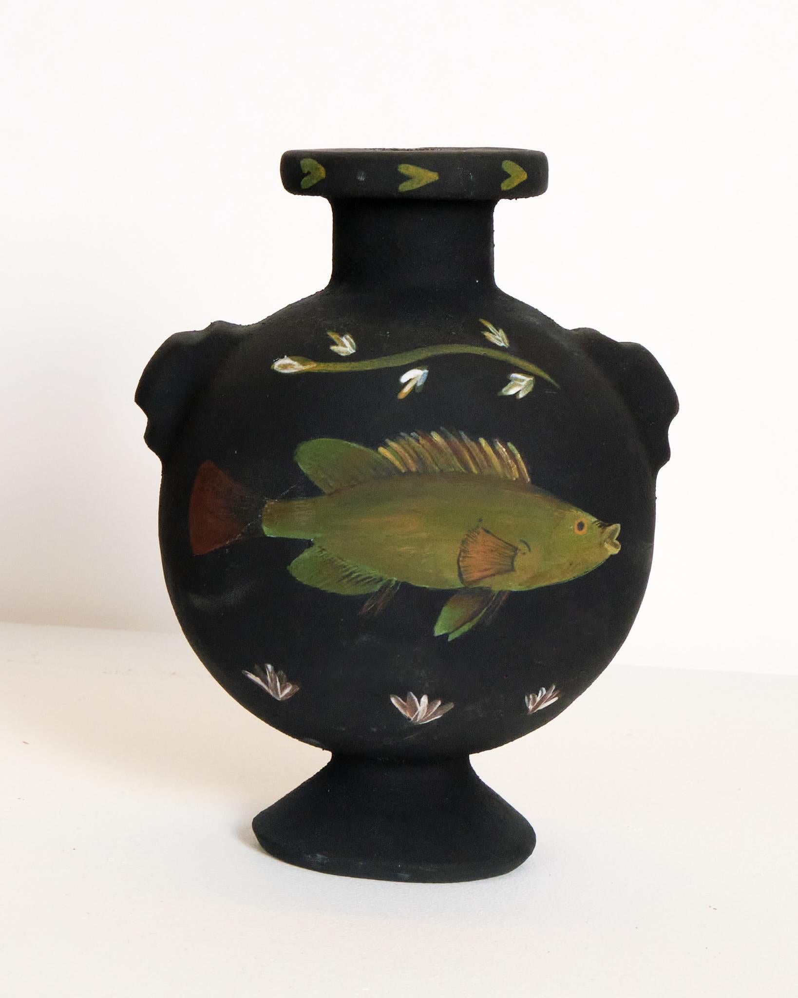 Terre cuite avec sous-glaçure
H19 x W13 x D9 cm