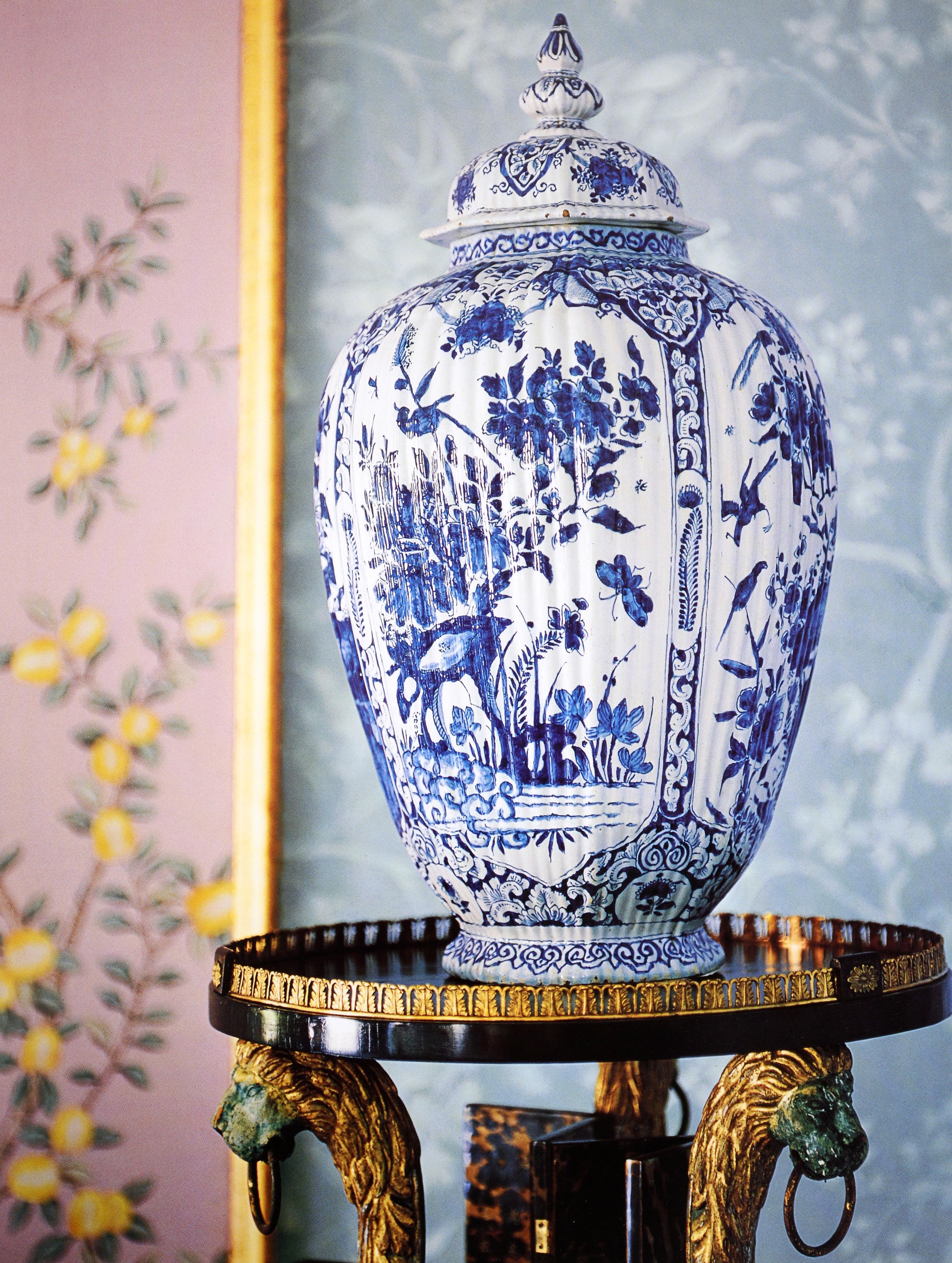 Paper  Charlotte Moss Decorates: The Art of Creating Elegant and Inspired Rooms For Sale