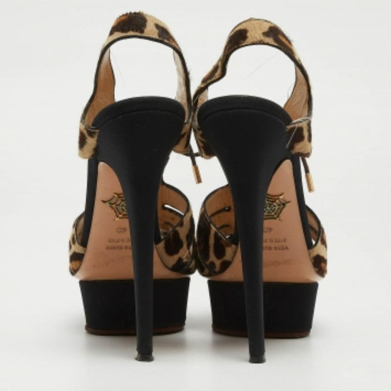 Charlotte Olympia Sandalias de plataforma con cordones de pelo de becerro beige/marrón de leopardo talla 40 en Bueno estado para la venta en Dubai, Al Qouz 2