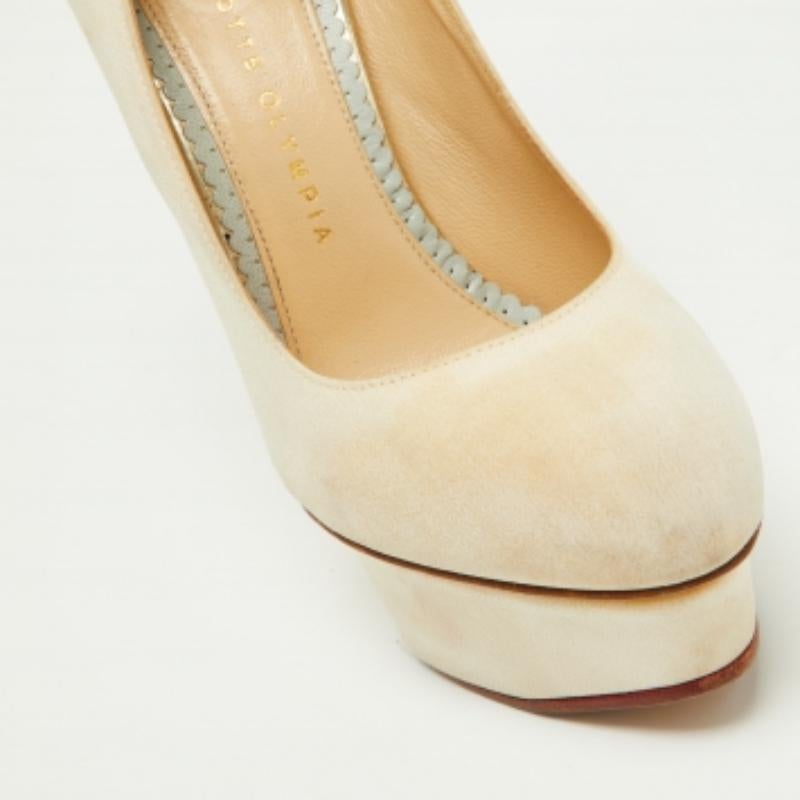 Charlotte Olympia Bombas de plataforma Dolly de tela y pelo de becerro beige Talla 37.5 Beige en venta