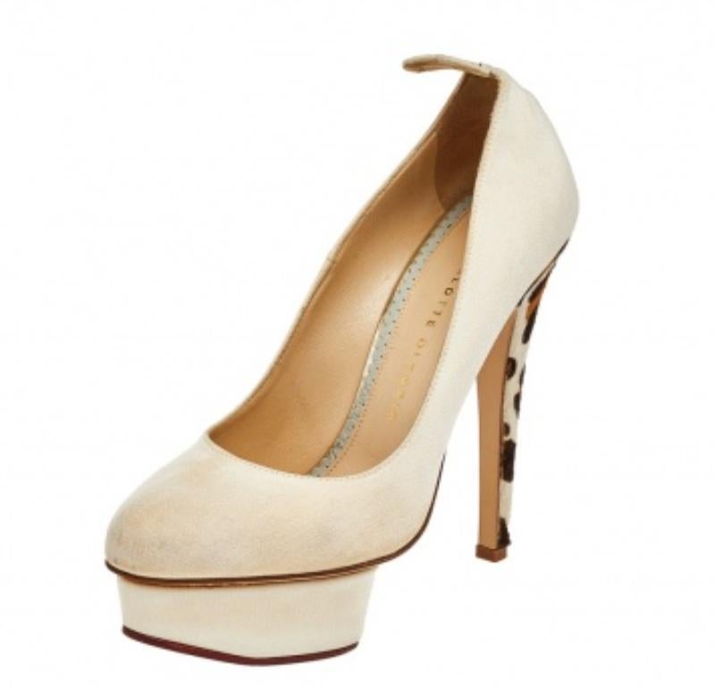 Charlotte Olympia - Escarpins à plateforme Dolly en tissu beige, taille 38 Bon état à Dubai, Al Qouz 2