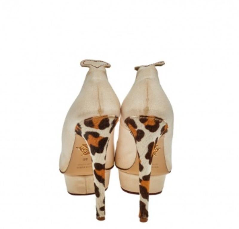 Charlotte Olympia - Escarpins à plateforme Dolly en tissu beige, taille 38 2