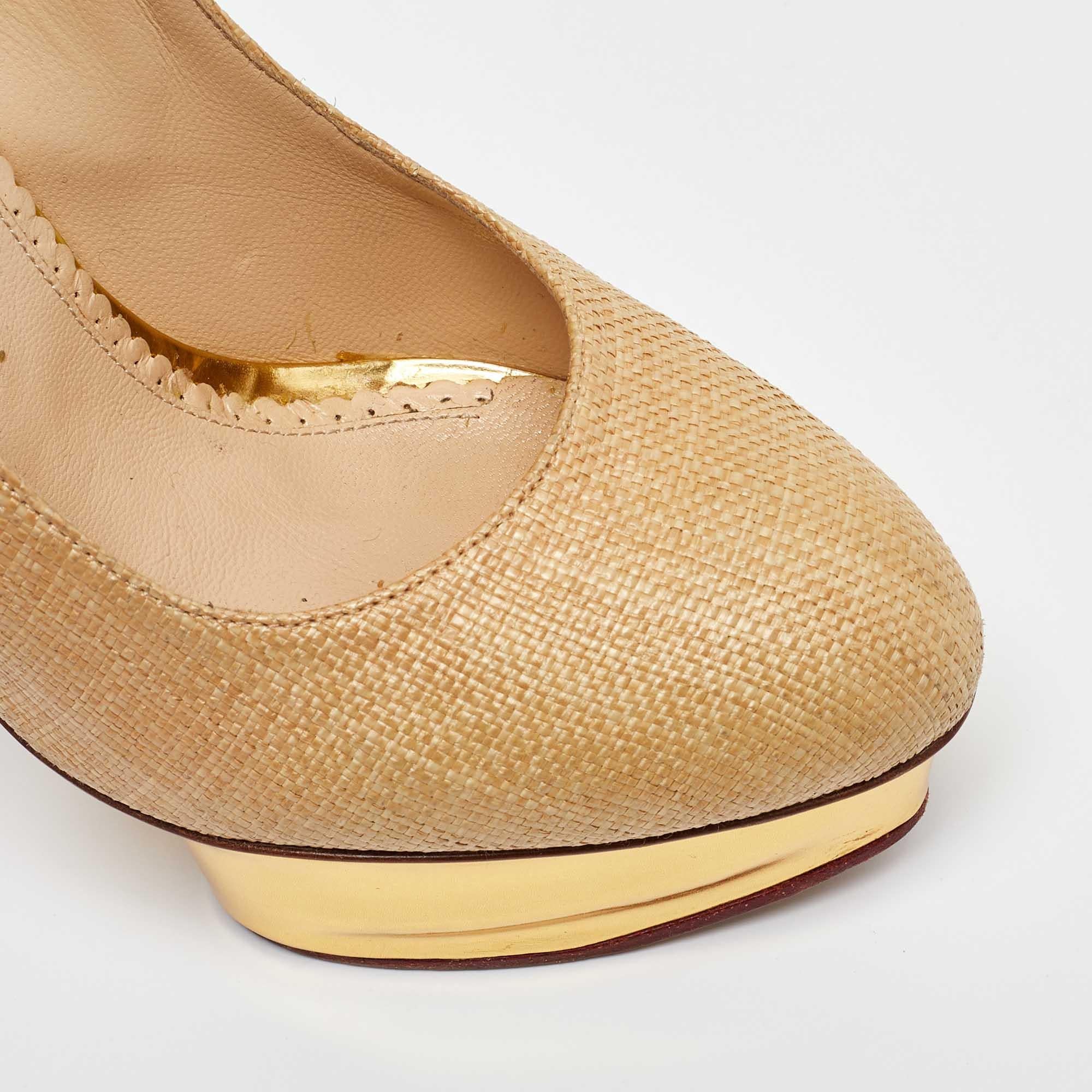 Charlotte Olympia Bombas de plataforma Dolly de rafia beige/oro y piel talla 41 en venta 2
