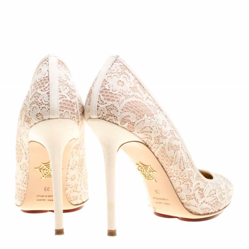 Charlotte Olympia Beige Lace and Satin Monroe Pointed Toe Pumps Size 39 In Good Condition In Dubai, Al Qouz 2