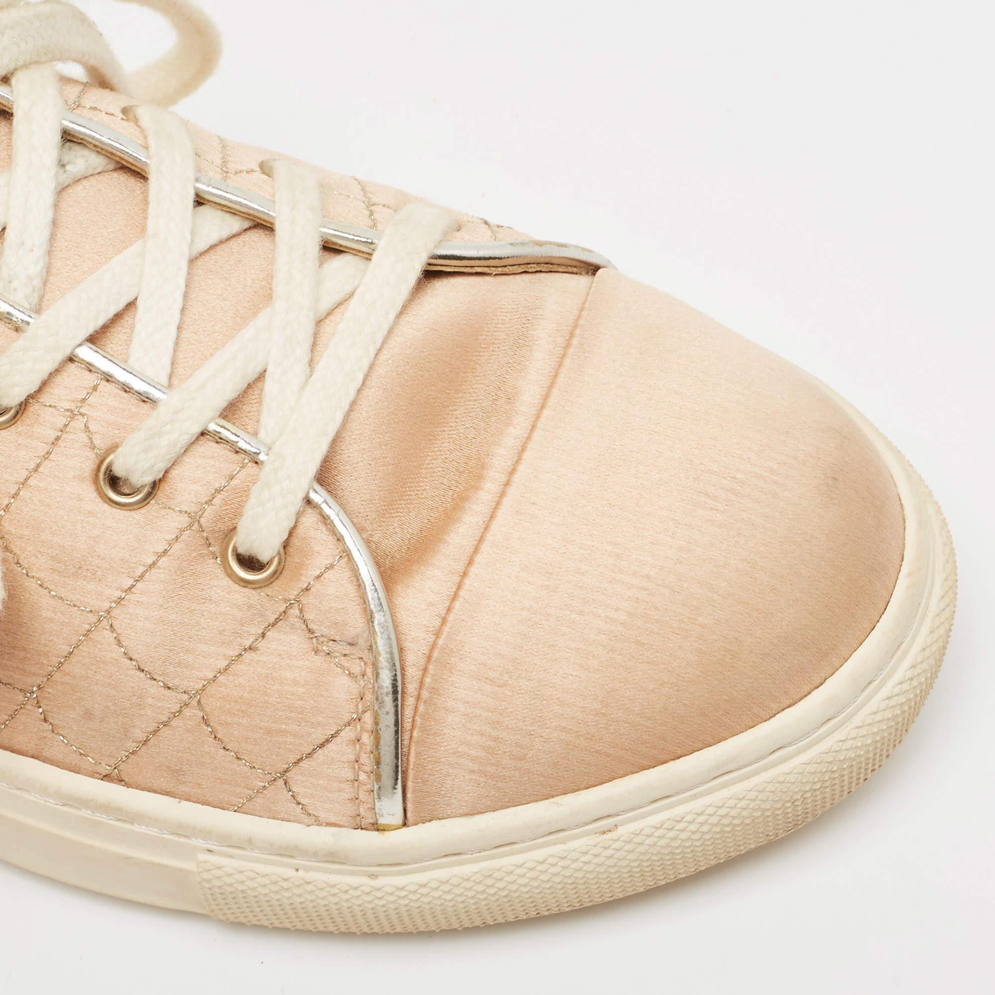 Charlotte Olympia Zapatillas con cordones de piel y satén beige talla 36 en venta 2