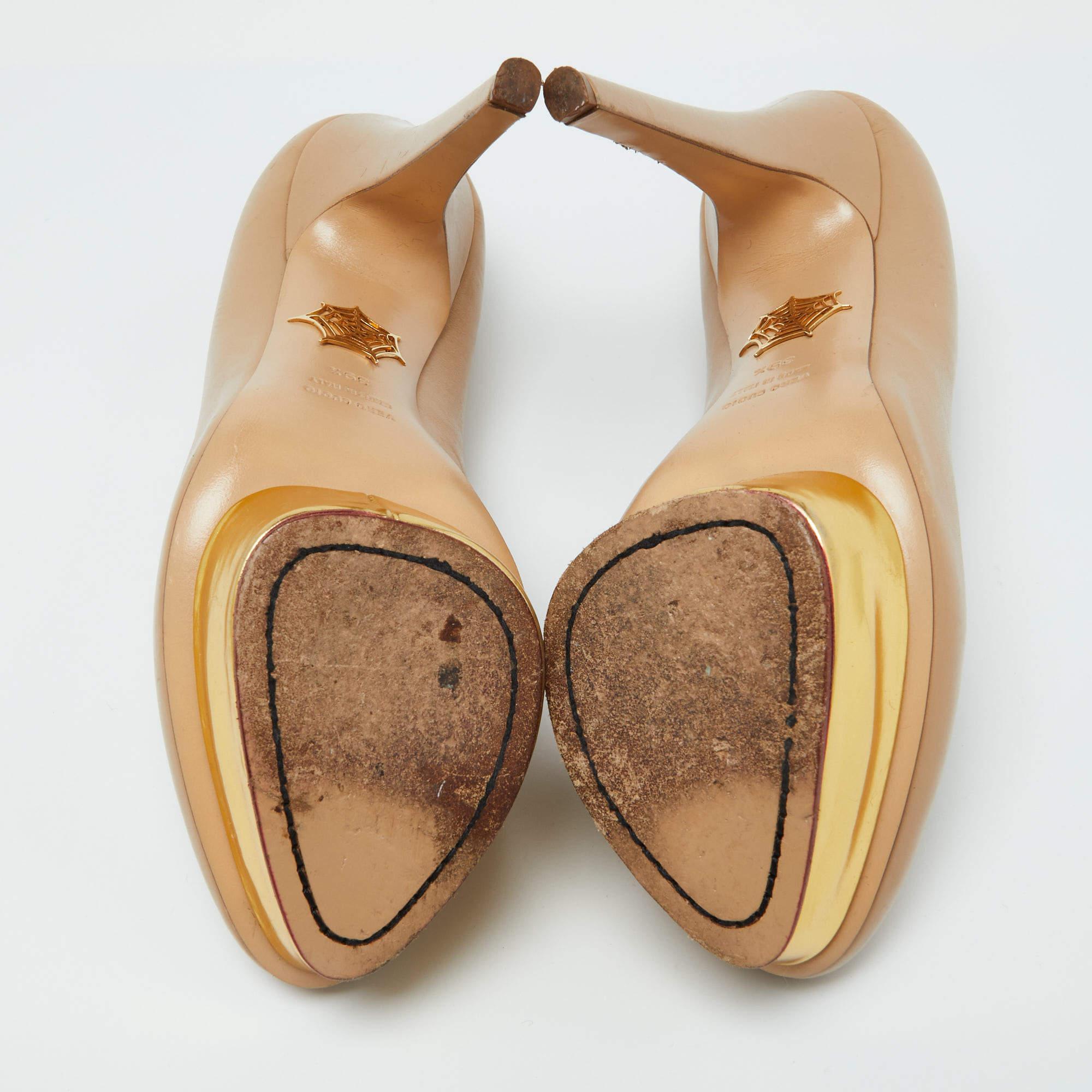 Charlotte Olympia, pelle beige, Pumps con piattaforma Dolly, misura 39.5 in vendita 1