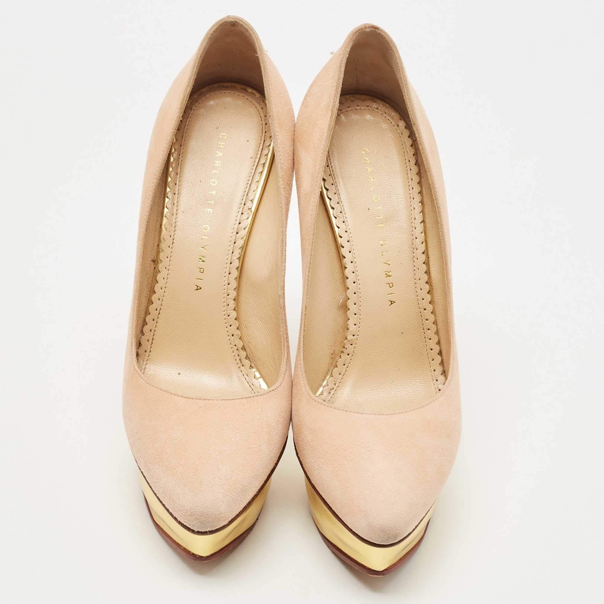 Charlotte Olympia Beige Suede Dolly Platform Pumps Taglia 37.5 In condizioni discrete in vendita a Dubai, Al Qouz 2