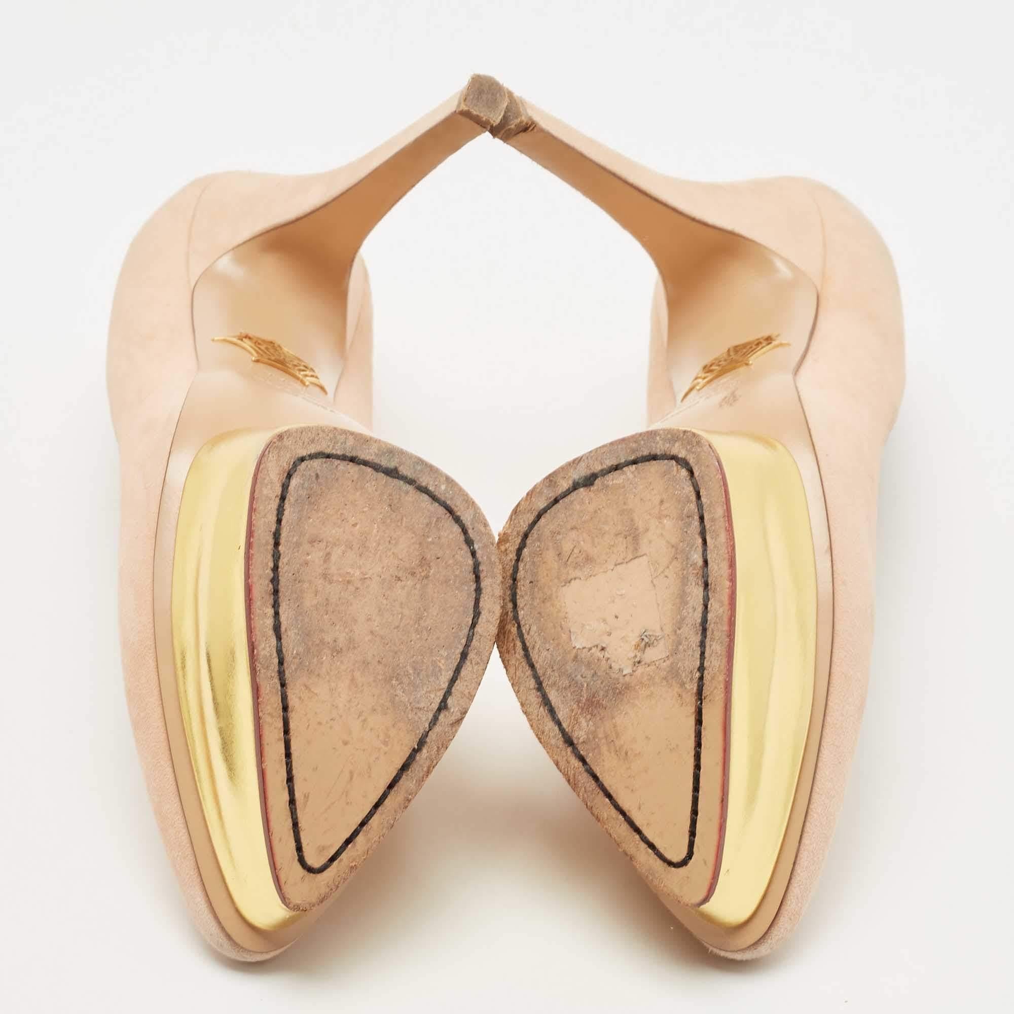 Charlotte Olympia Beige Suede Dolly Platform Pumps Taglia 37.5 in vendita 2