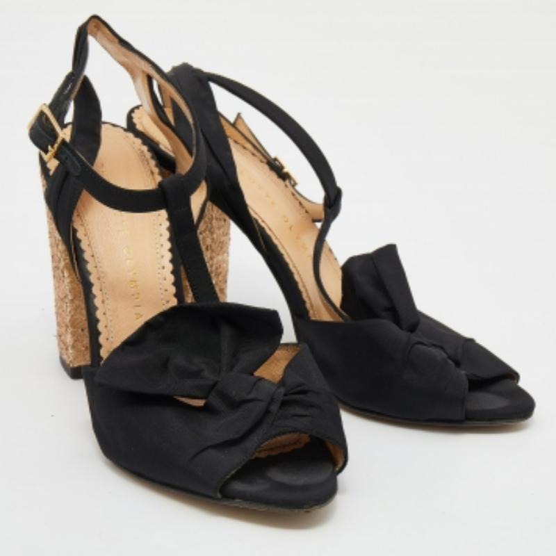 Charlotte Olympia - Sandales à talon bloc en tissu noir et paillettes - Taille 37 État moyen - En vente à Dubai, Al Qouz 2