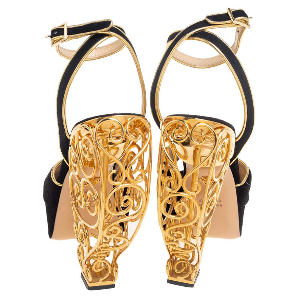 Charlotte Olympia Black/Gold Avalon Peep Toe Wire Heel Sandals Size 39 In Good Condition For Sale In Dubai, Al Qouz 2