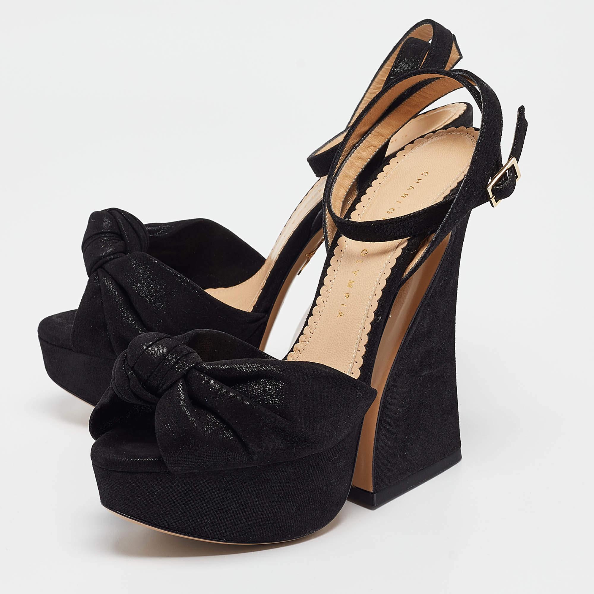 Questi sandali incorniceranno i tuoi piedi in modo elegante. Realizzate con materiali di qualità, presentano un design di classe e solette confortevoli.