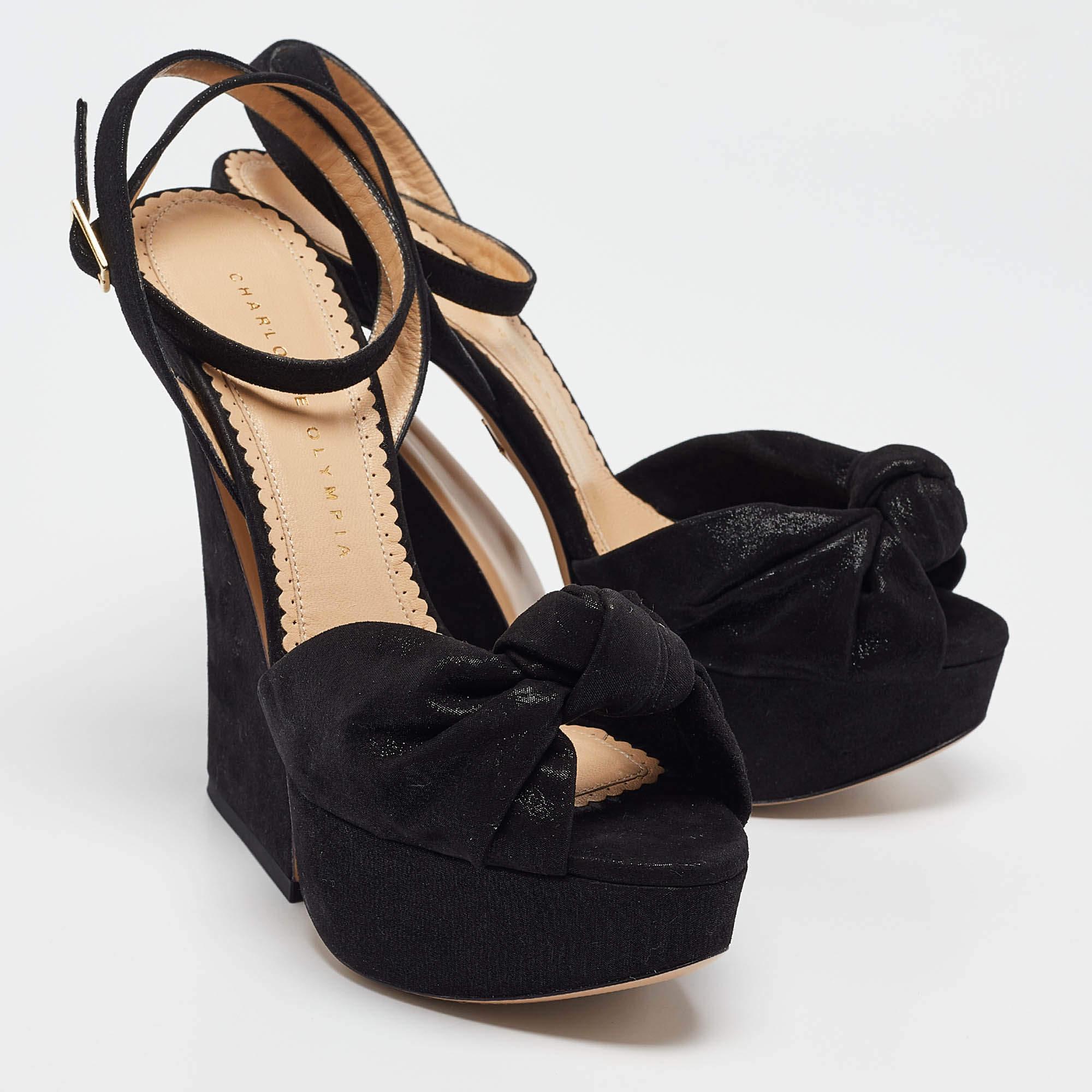Charlotte Olympia Sandali Vreeland in pelle scamosciata nera iridescente misura 38 In condizioni ottime a Dubai, Al Qouz 2