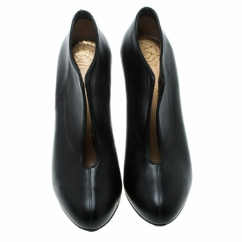 Charlotte Olympia Botines de piel negra Talla 37 en Bueno estado para la venta en Dubai, Al Qouz 2