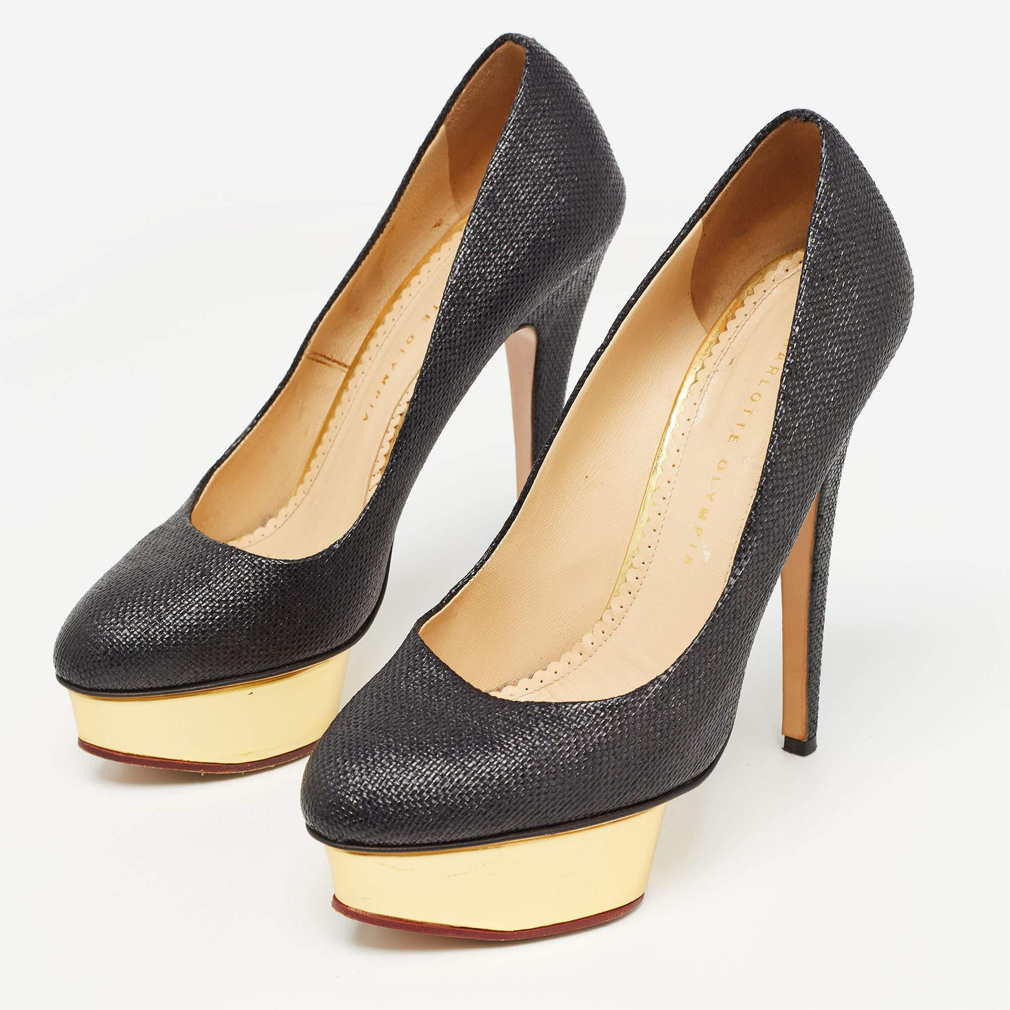 Des chaussures merveilleusement fabriquées ajoutées avec des éléments notables pour bien s'adapter et s'associer parfaitement à tous vos projets. Faites vôtres ces escarpins Charlotte Olympia dès aujourd'hui !
