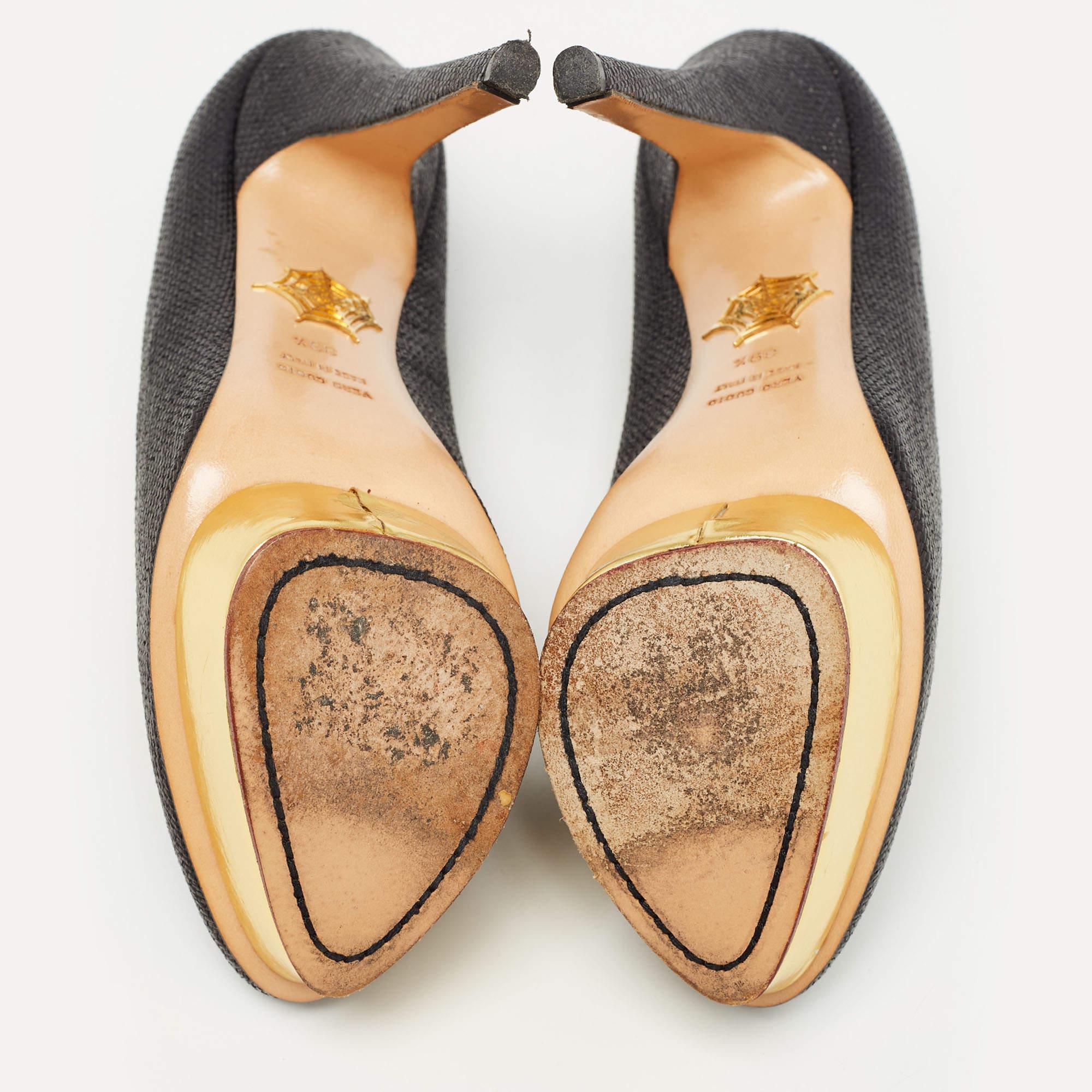 Charlotte Olympia - Escarpins Dolly en raphia noir - Taille 39,5 en vente 1