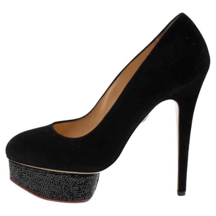 Charlotte Olympia - Escarpins à plateforme Dolly en daim noir avec ornements en cristal - Taille 38 en vente